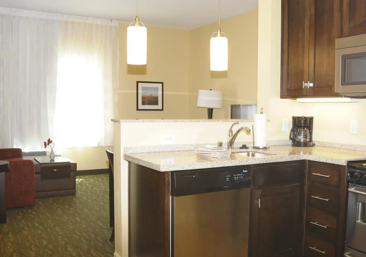 kitchen in TownePlace Suites Redding