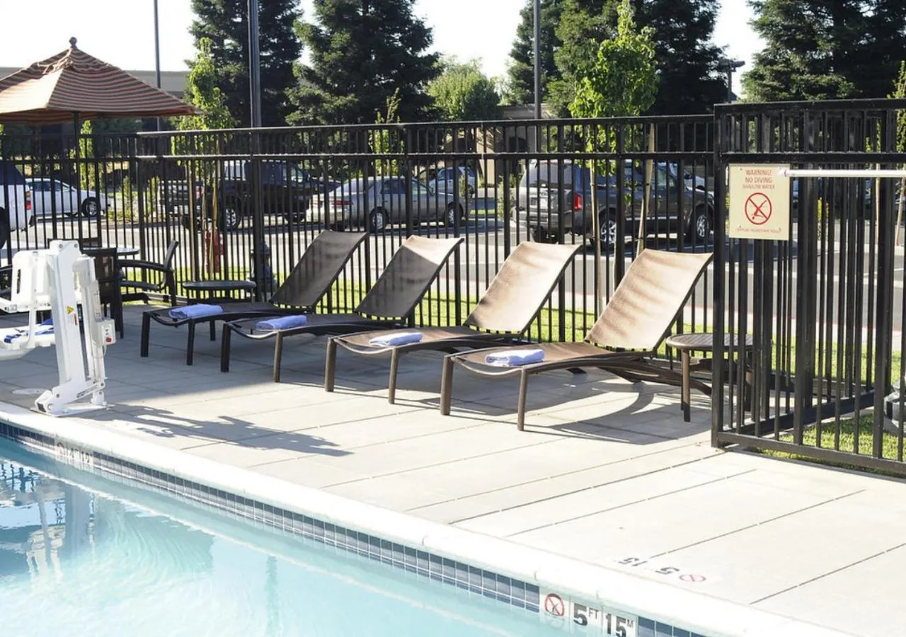 Swimming pool in TownePlace Suites Redding