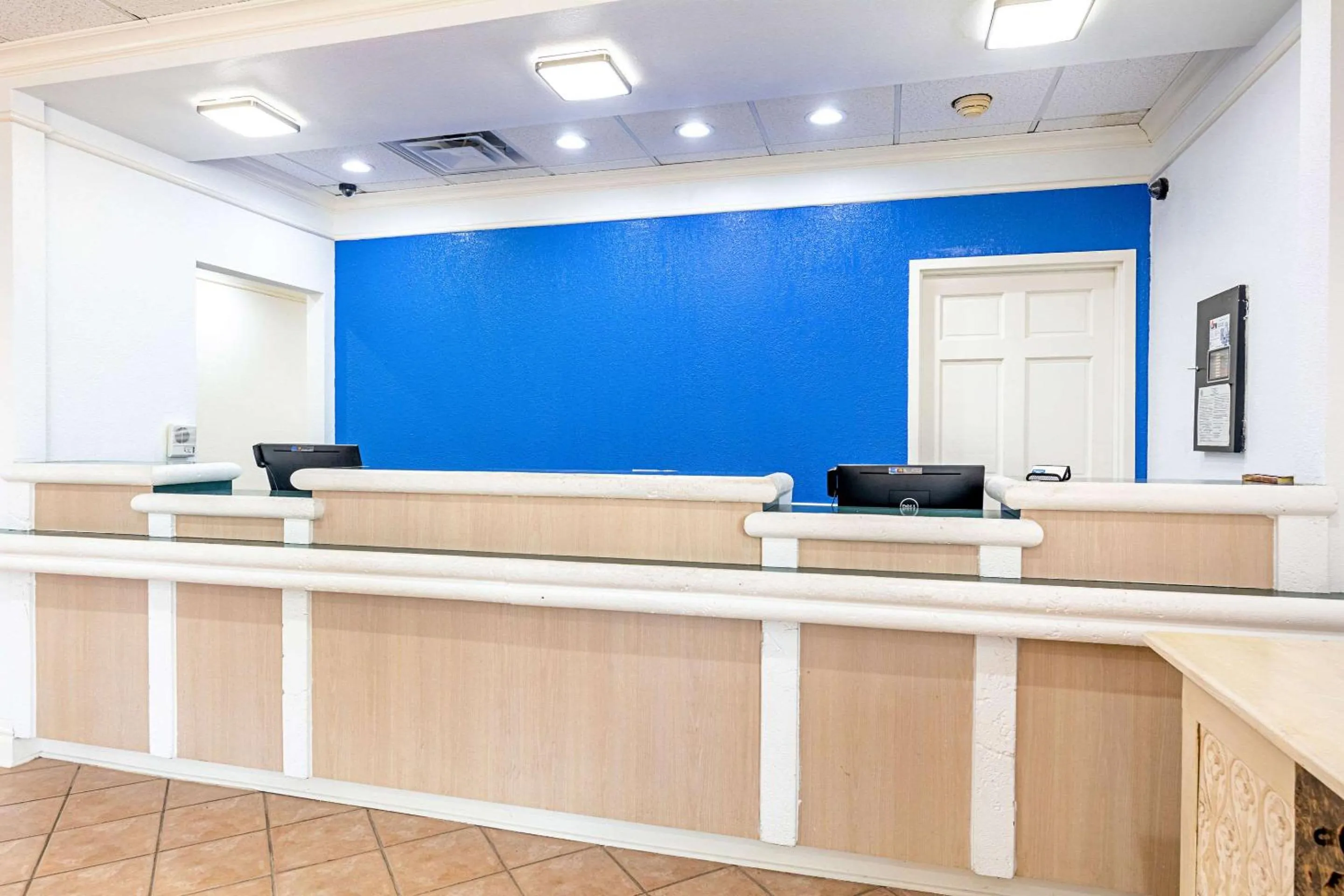 Lobby or reception in Rodeway Inn Huntsville West