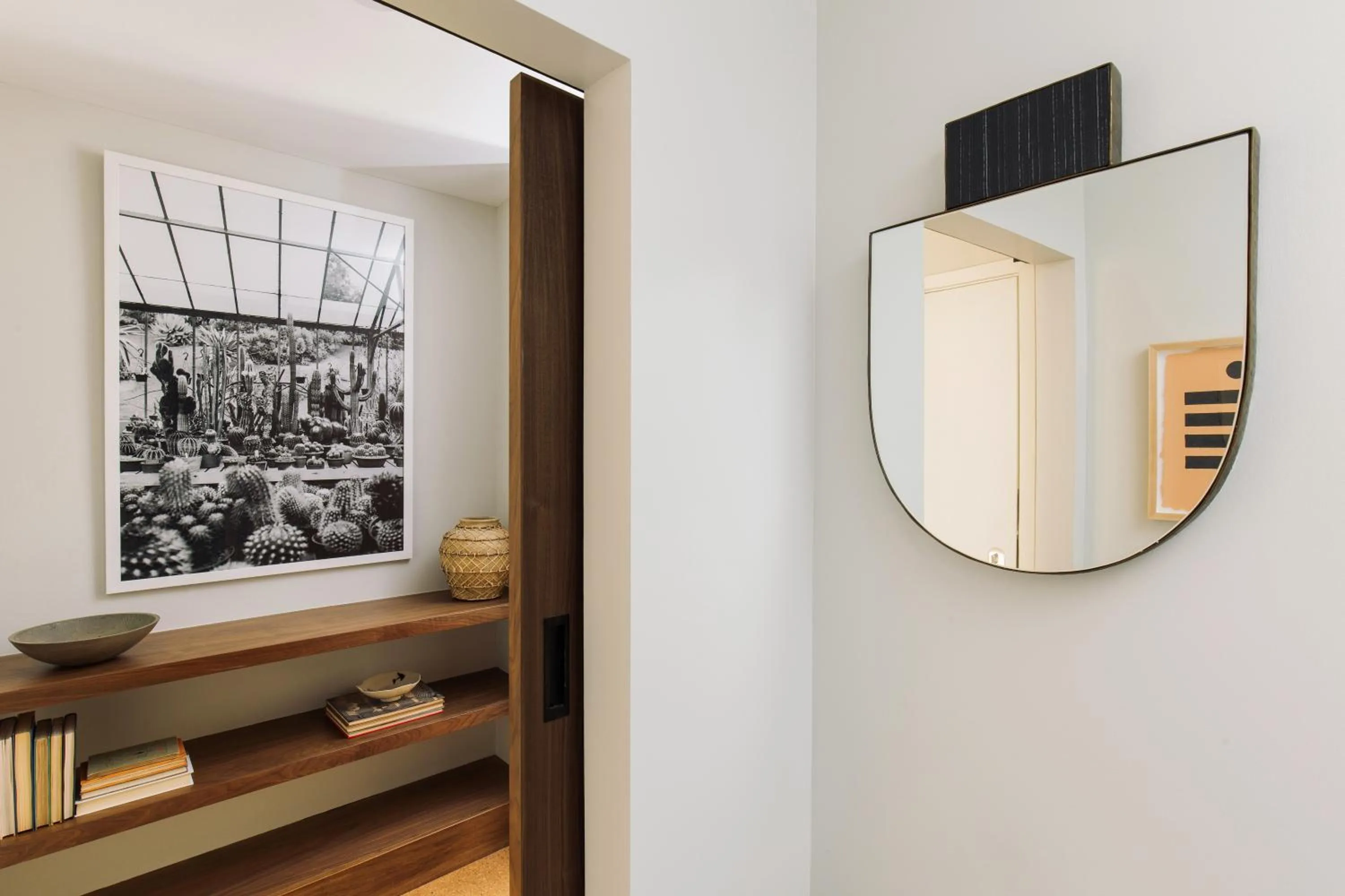 Decorative detail in Silver Lake Pool & Inn