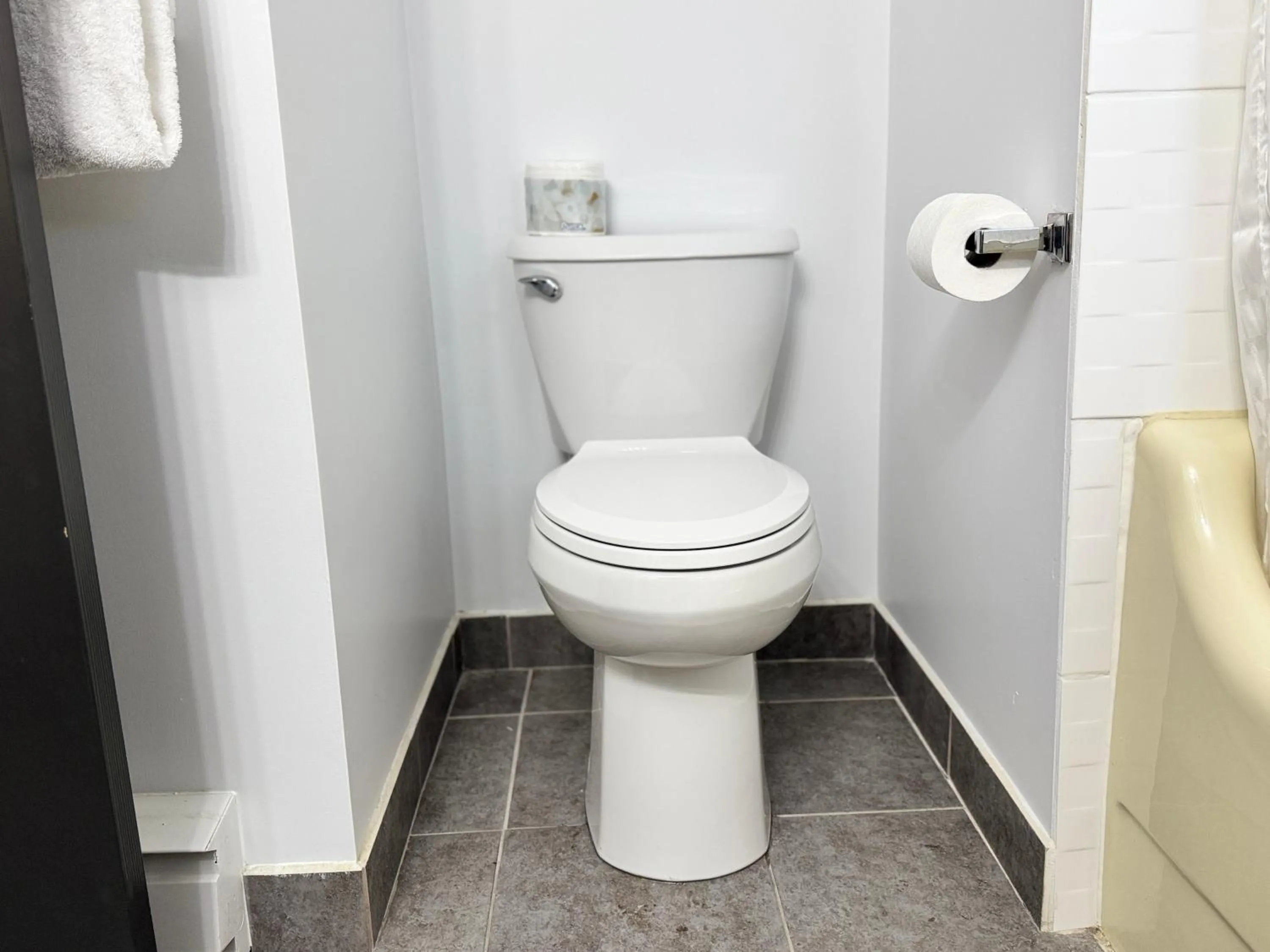 Bathroom in Sunshine Lodge Inn