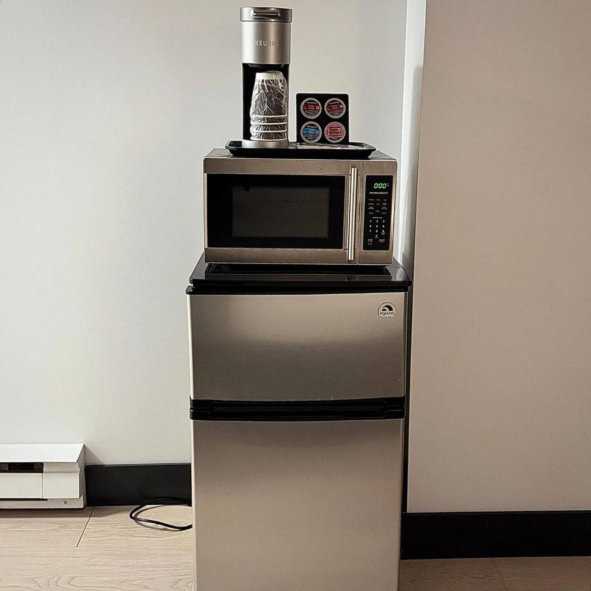 microwave in Sunshine Lodge Inn