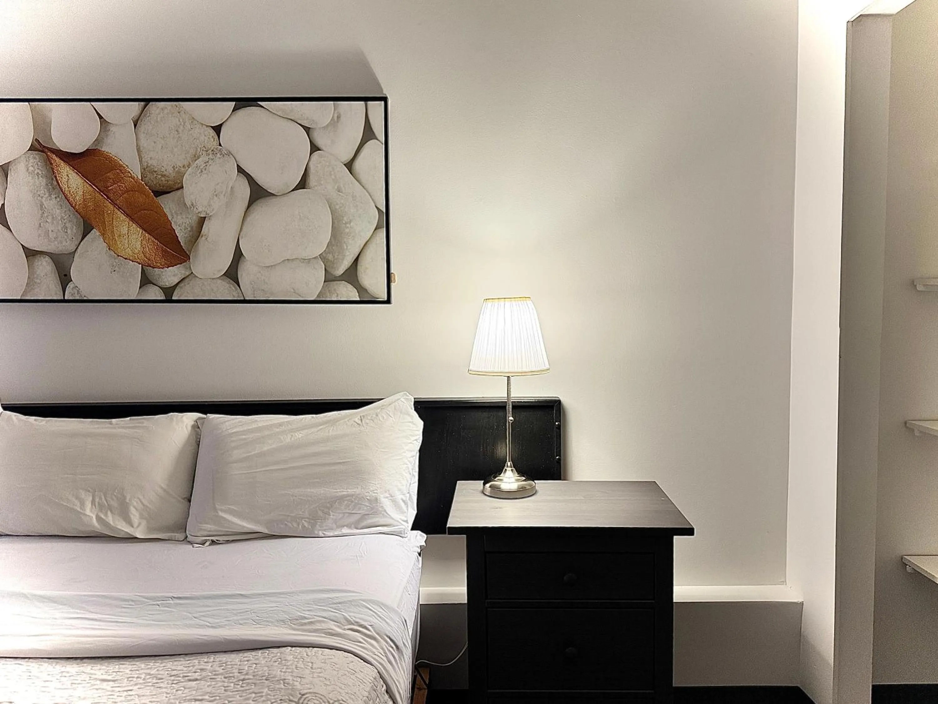 Bedroom, Bed in Sunshine Lodge Inn