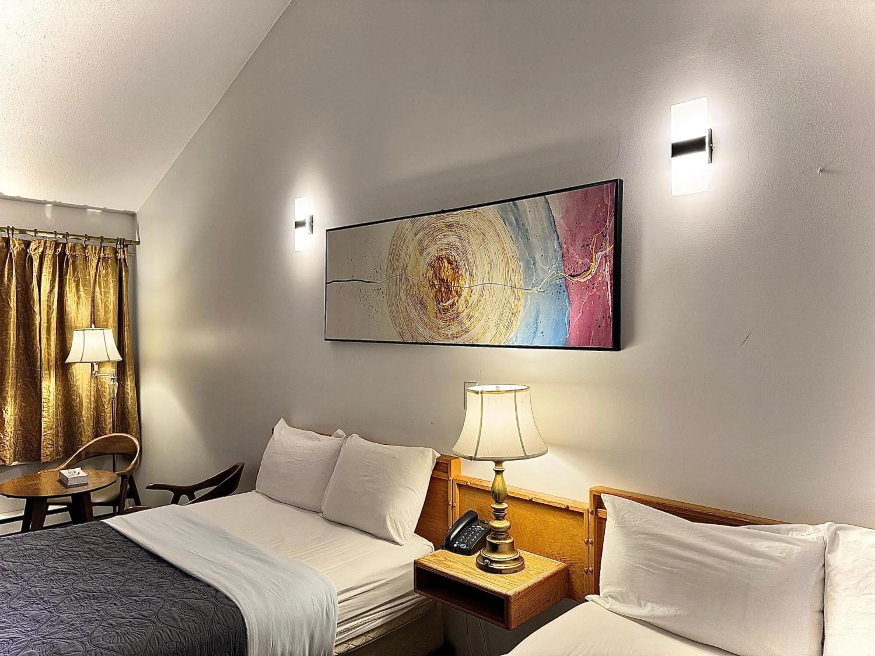 Bedroom, Bed in Sunshine Lodge Inn