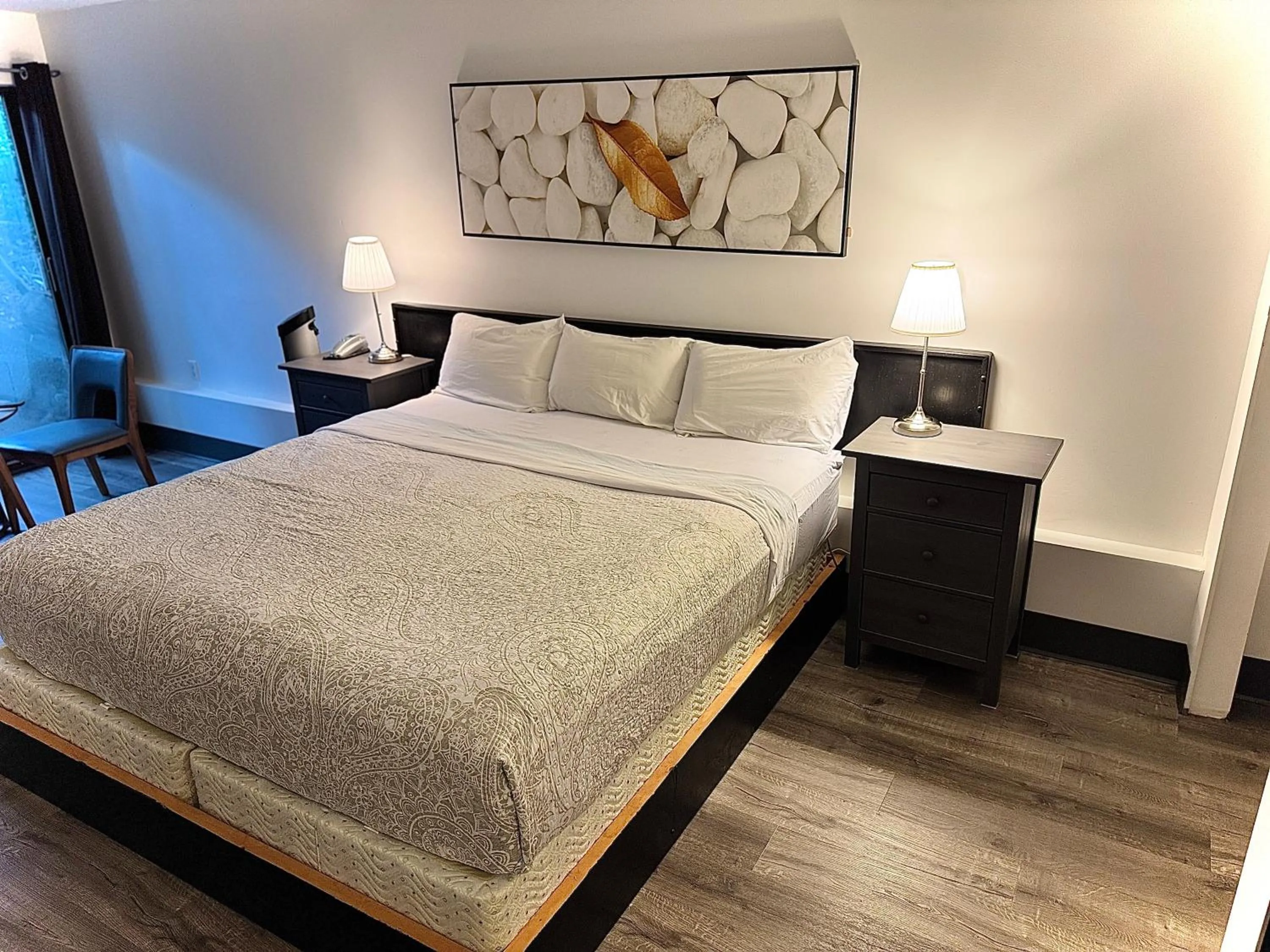 Bedroom, Bed in Sunshine Lodge Inn