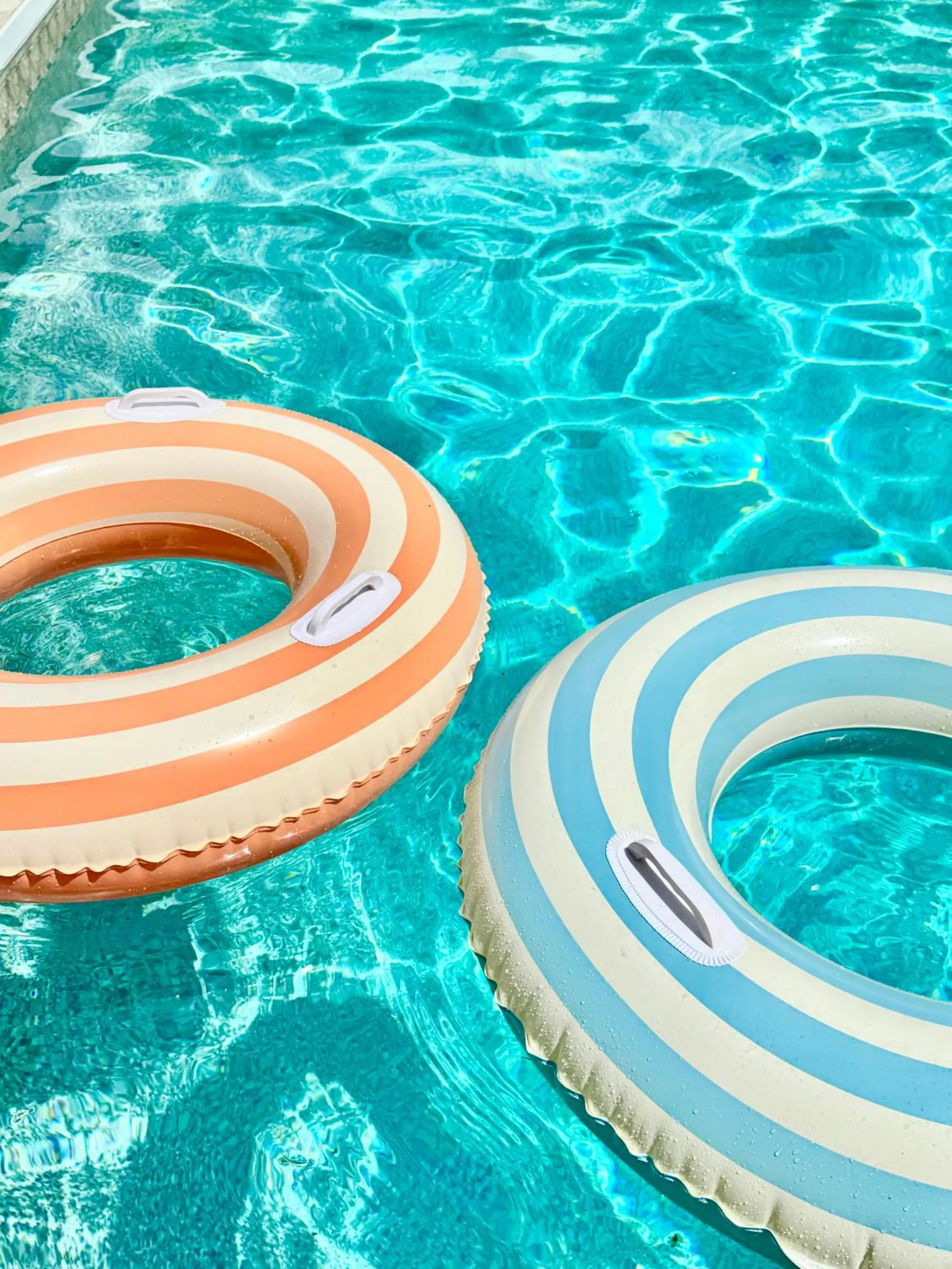 Swimming pool in Sunshine Lodge Inn