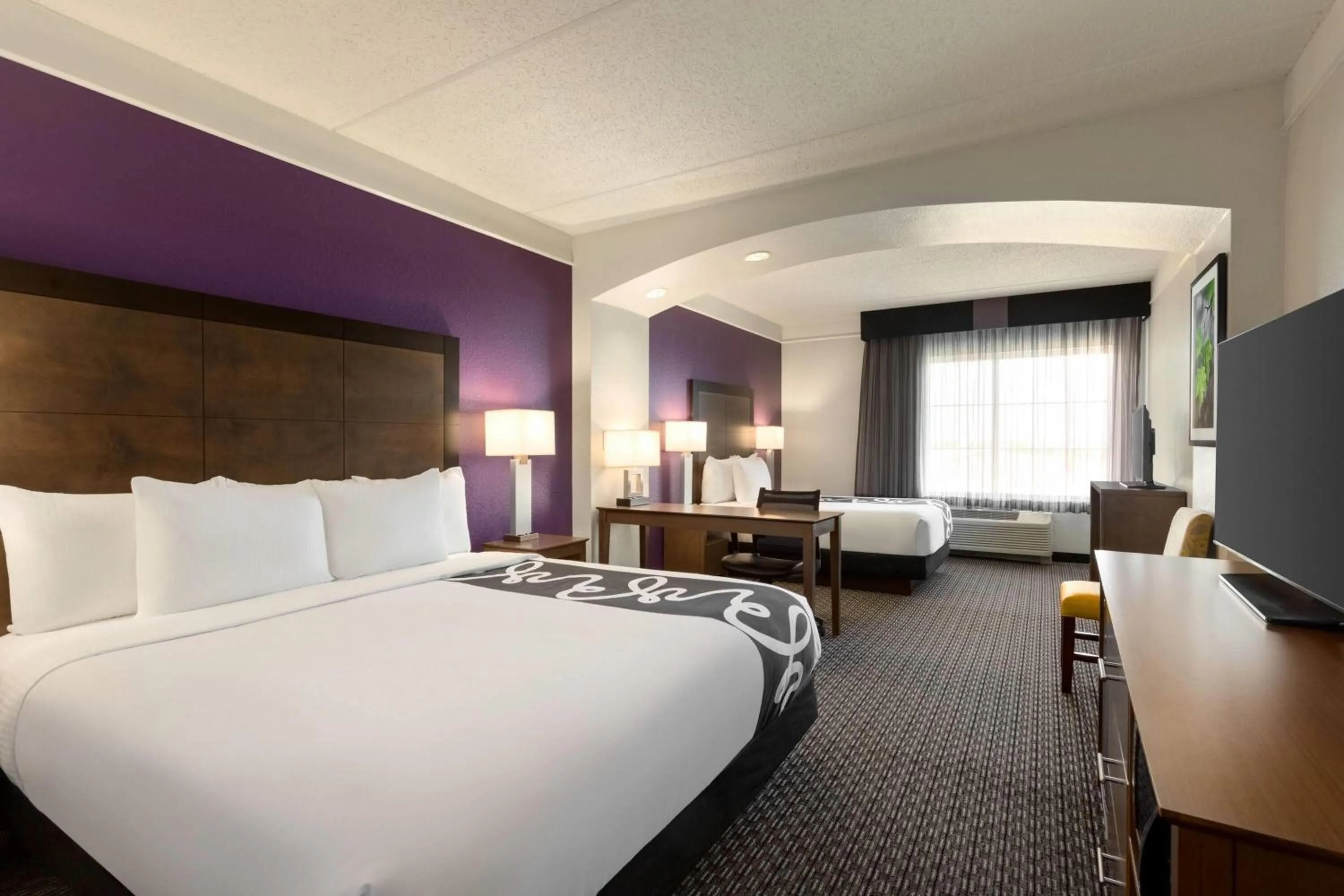 Photo of the whole room, Bed in La Quinta by Wyndham Arlington North 6 Flags Dr