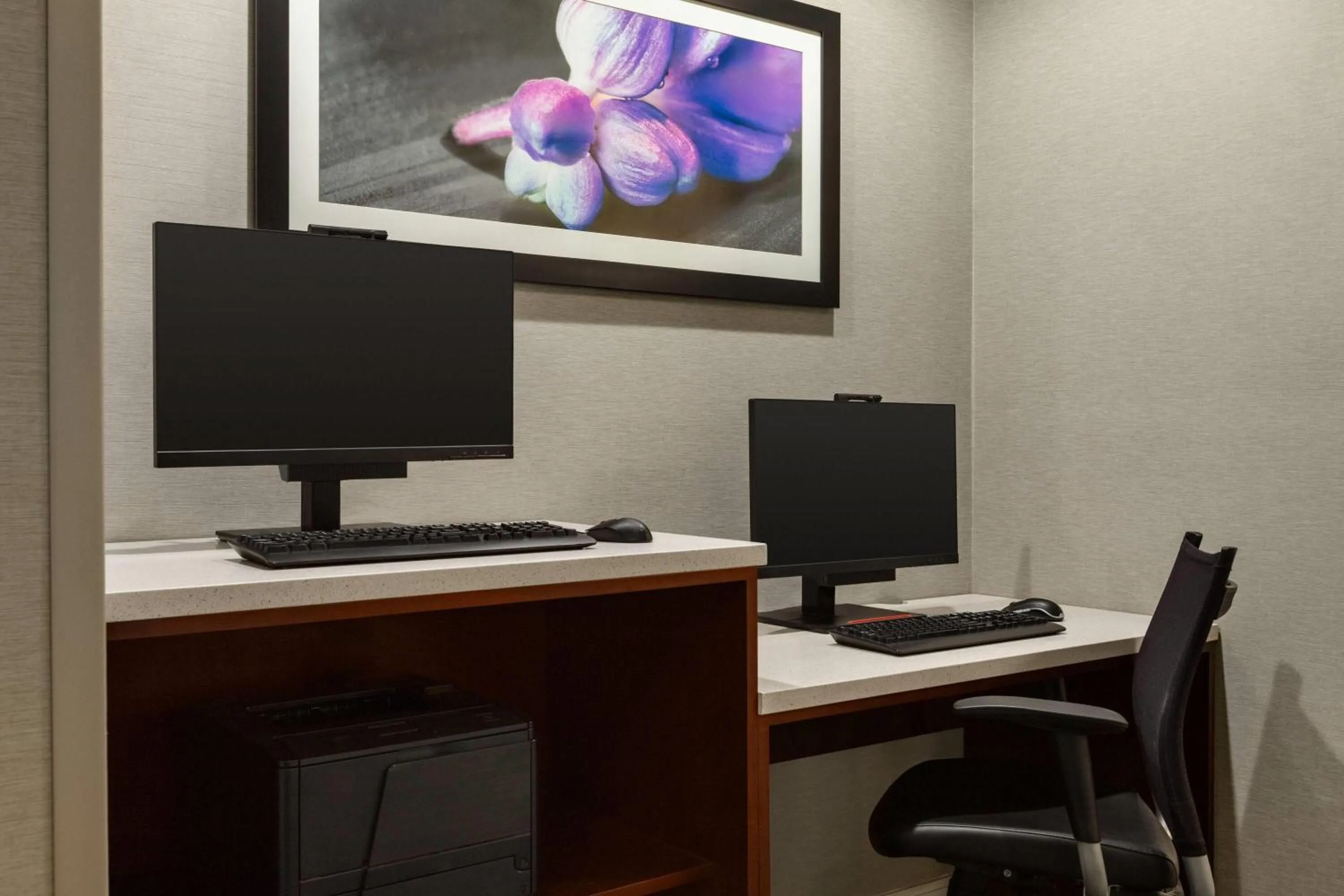 Business facilities in La Quinta by Wyndham Arlington North 6 Flags Dr