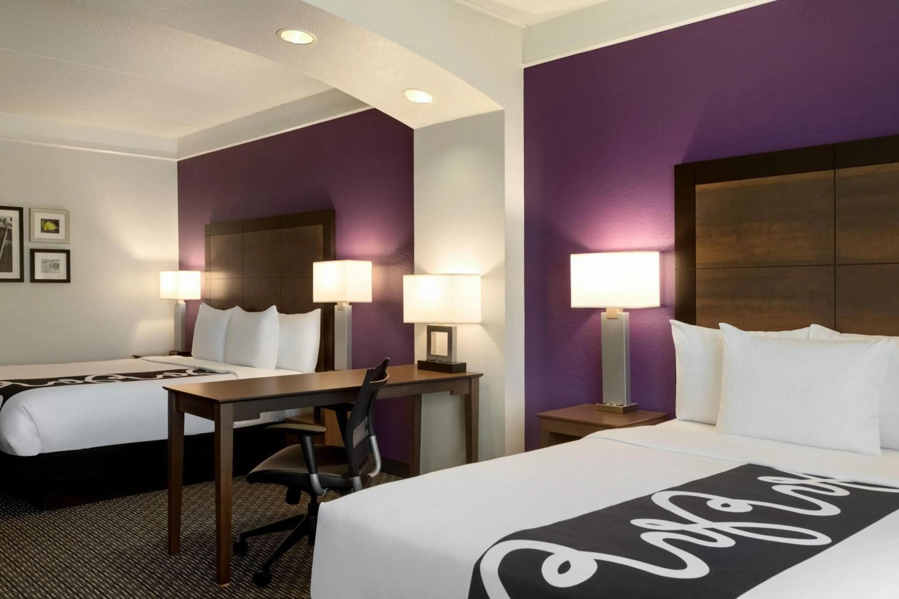 Photo of the whole room, Bed in La Quinta by Wyndham Arlington North 6 Flags Dr