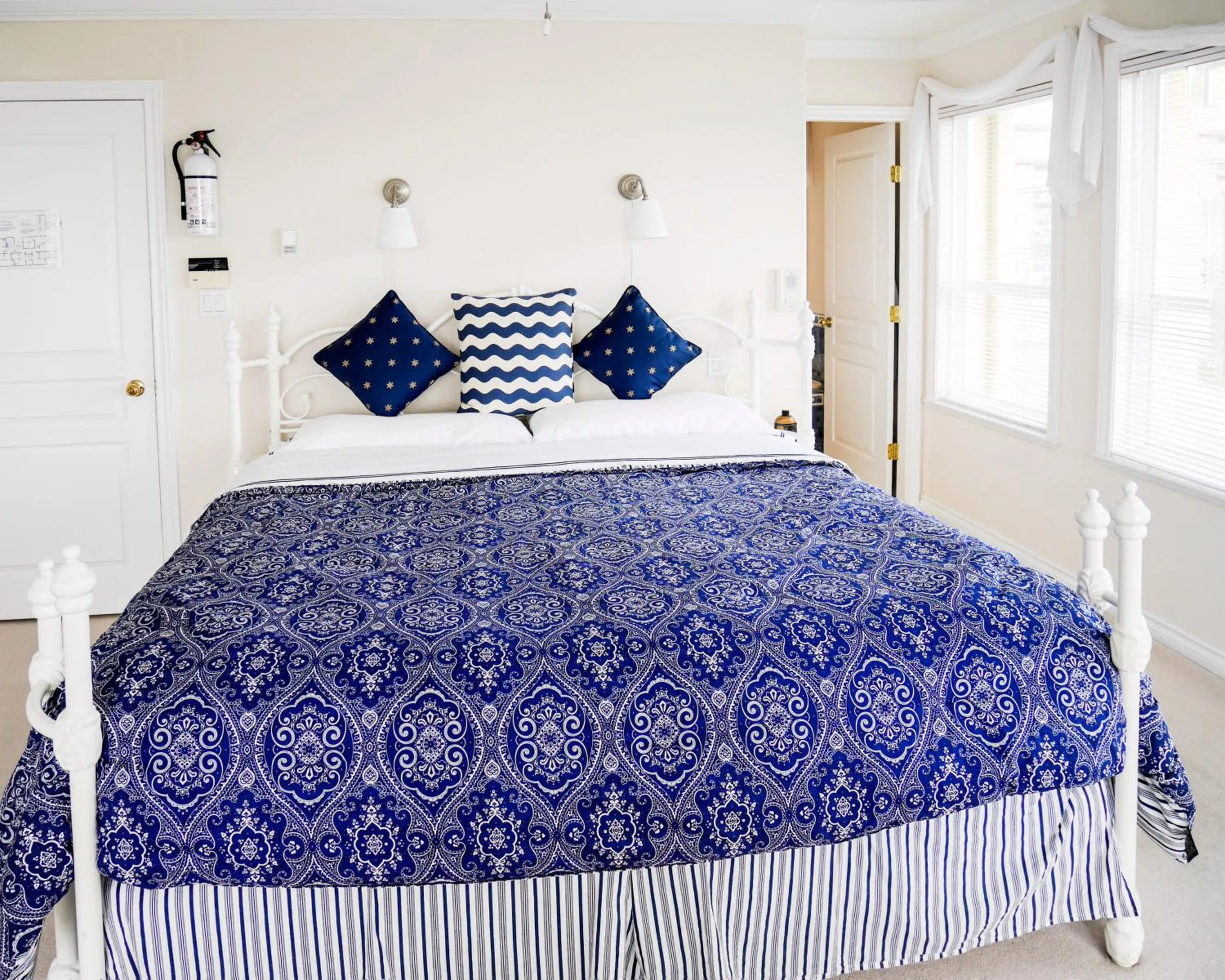 Bed in Star of the Sea guest house