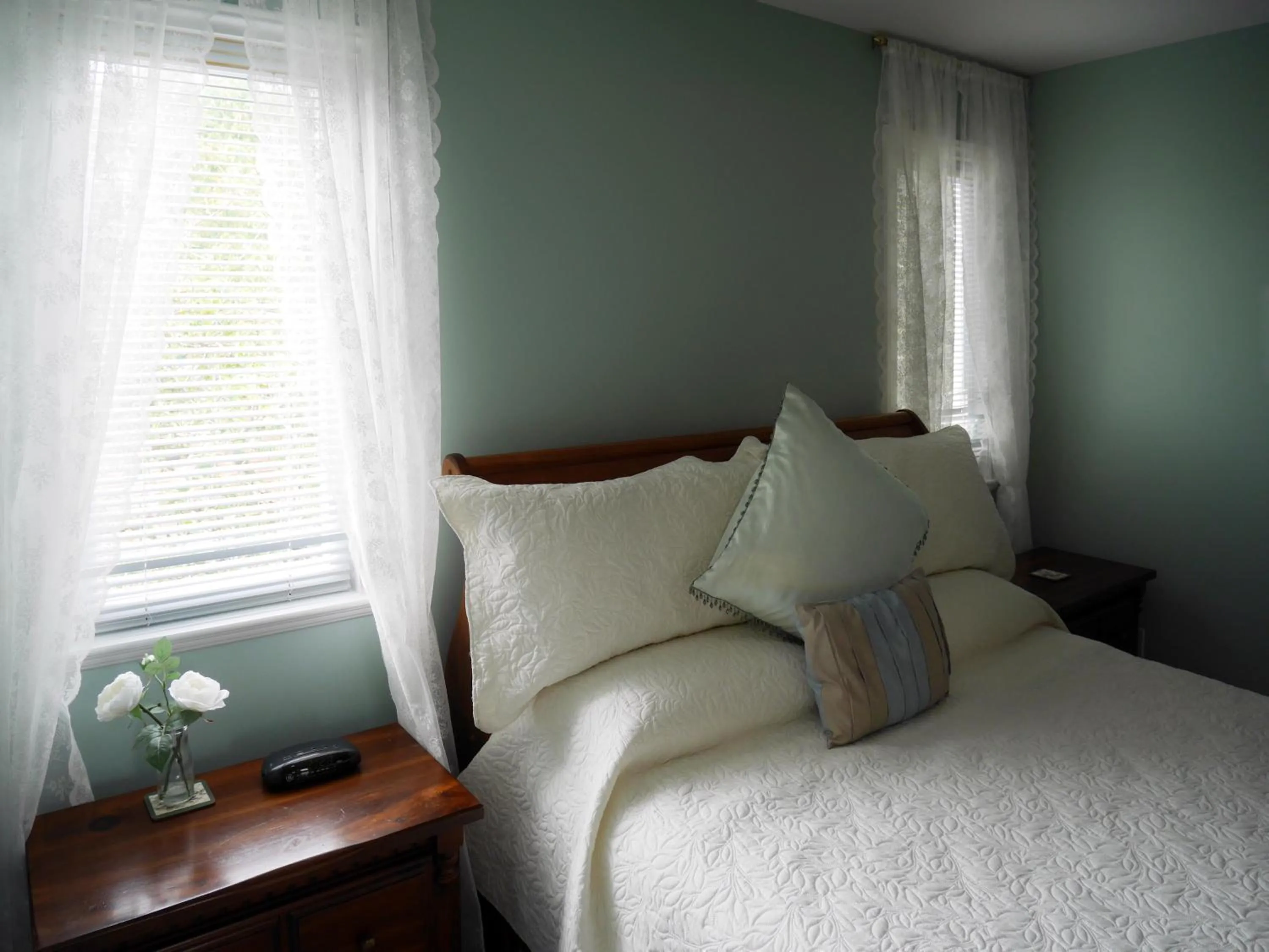 Bed in Star of the Sea guest house