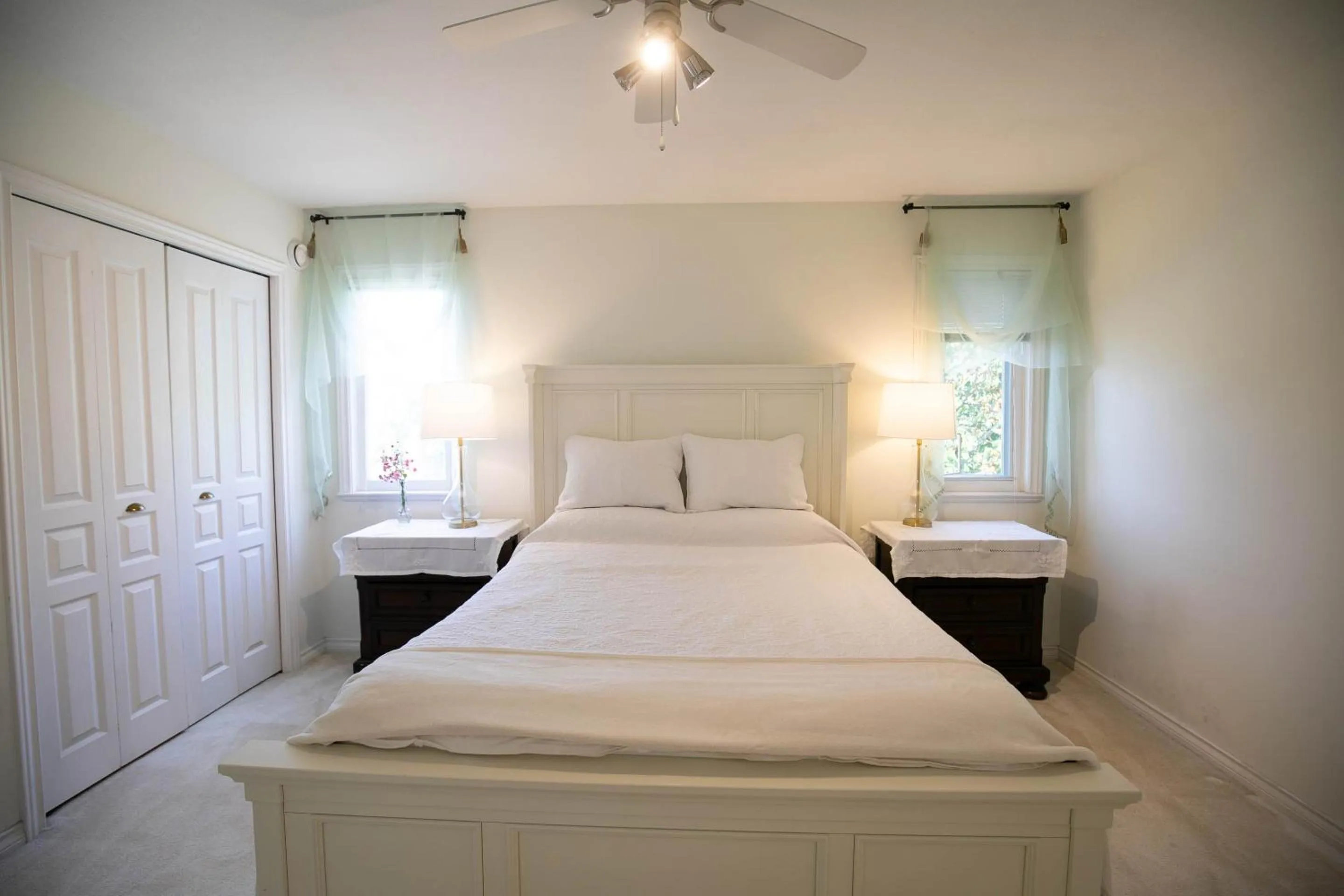 Bed in Star of the Sea guest house