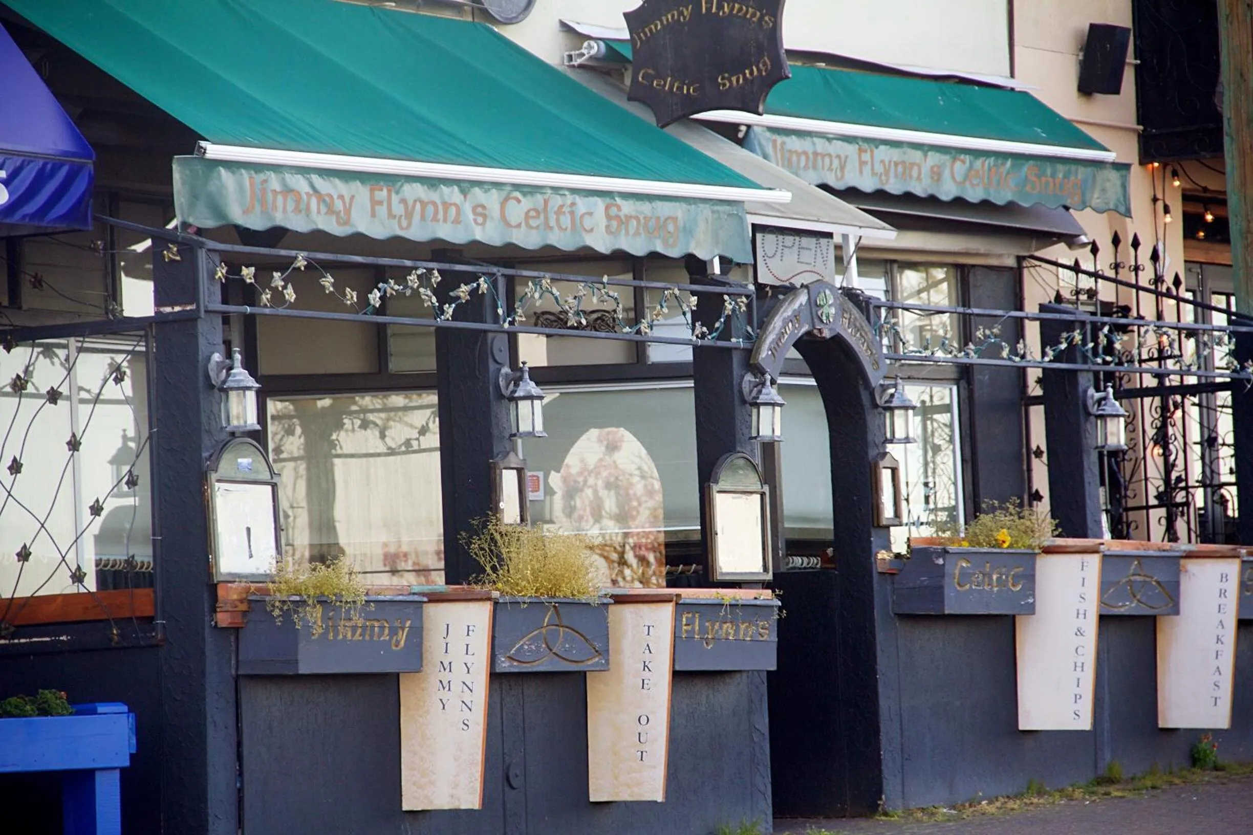 Restaurant/places to eat in Star of the Sea guest house