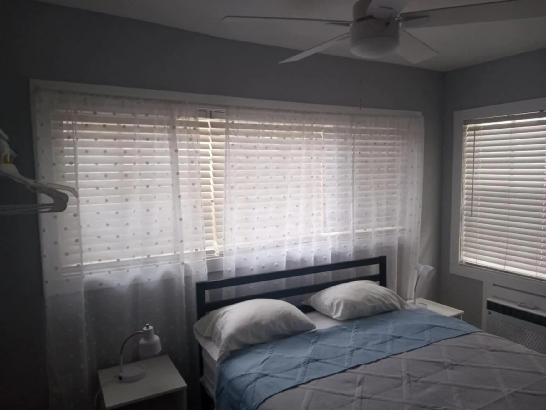 Bed in Tropical Sky Ranch Motel