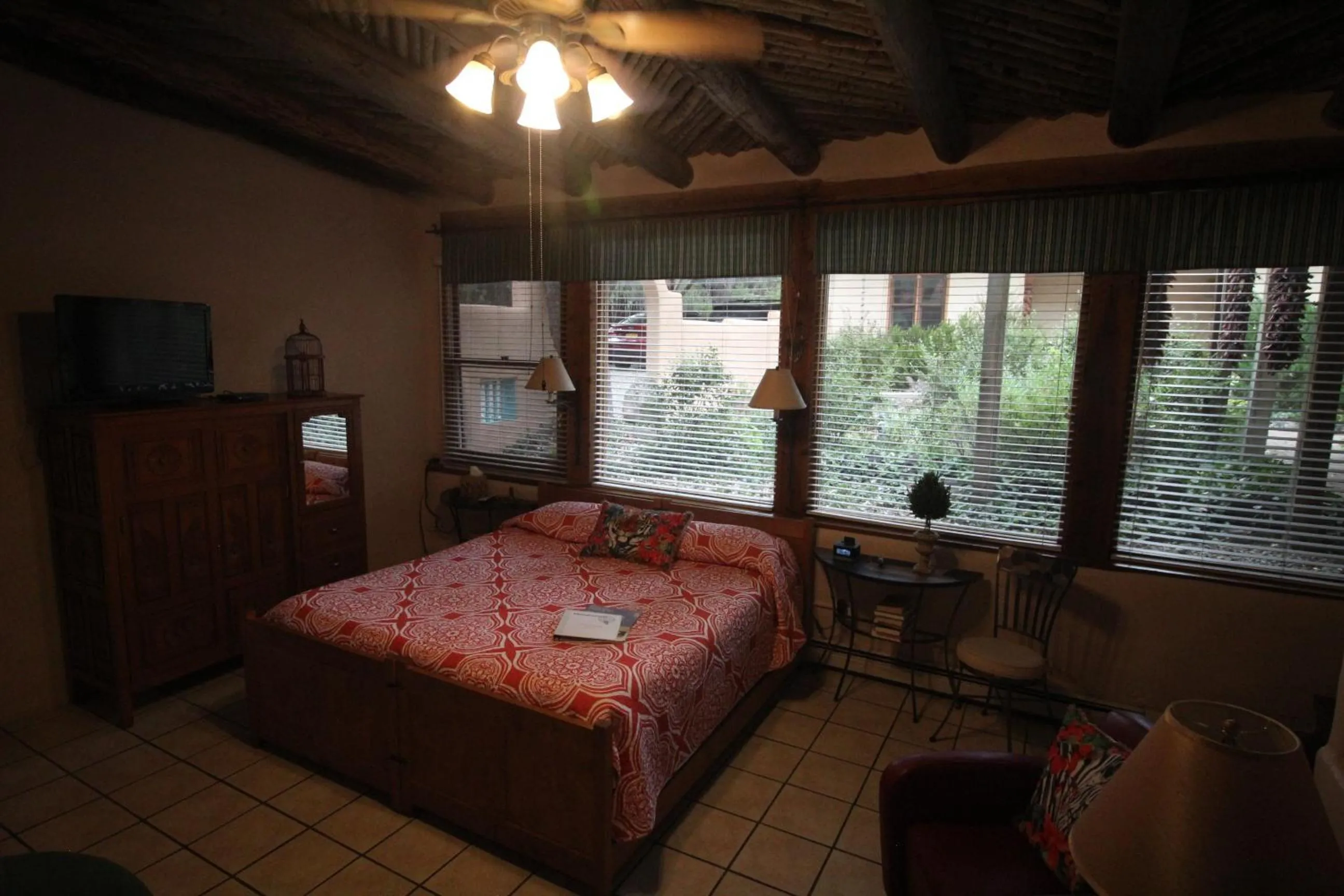 Photo of the whole room, Bed in Dreamcatcher B&B