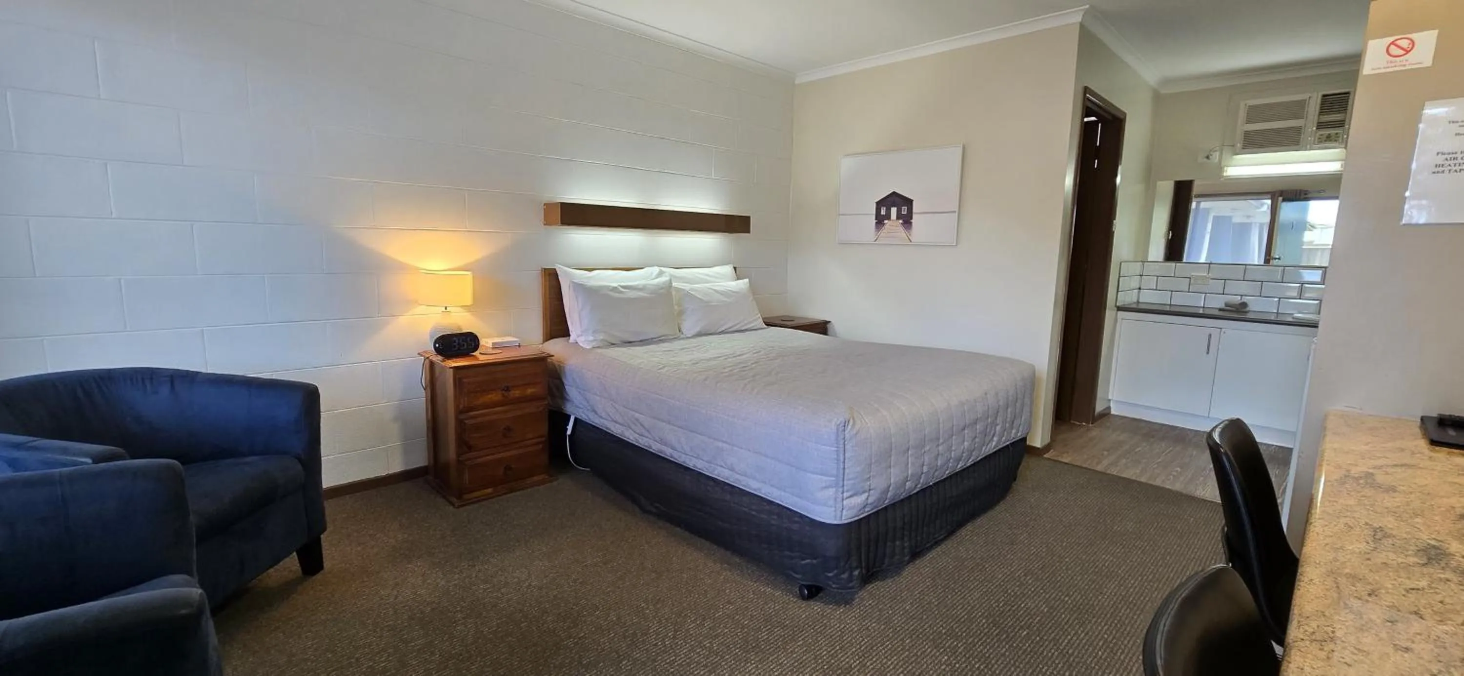 Photo of the whole room, Bed in Admella Motel