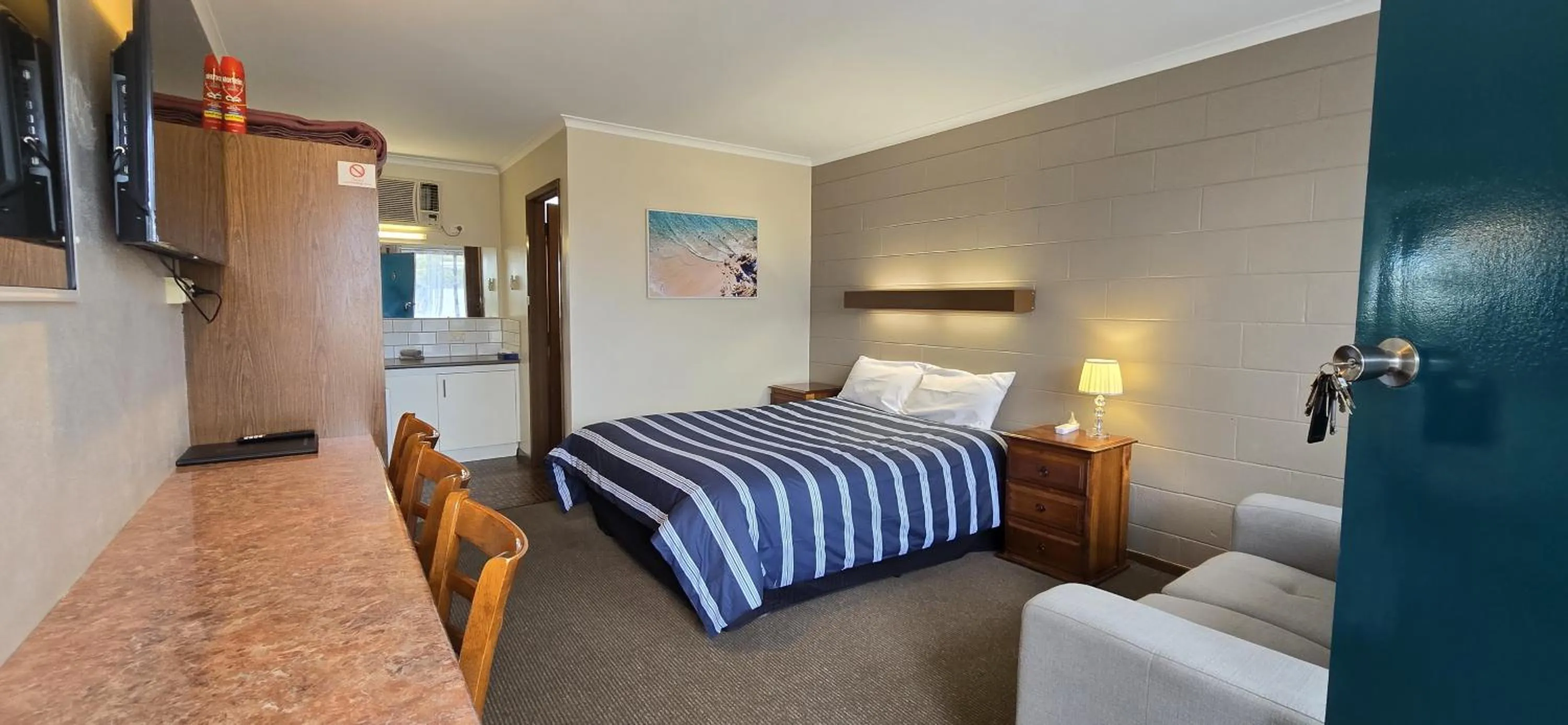 Photo of the whole room, Bed in Admella Motel