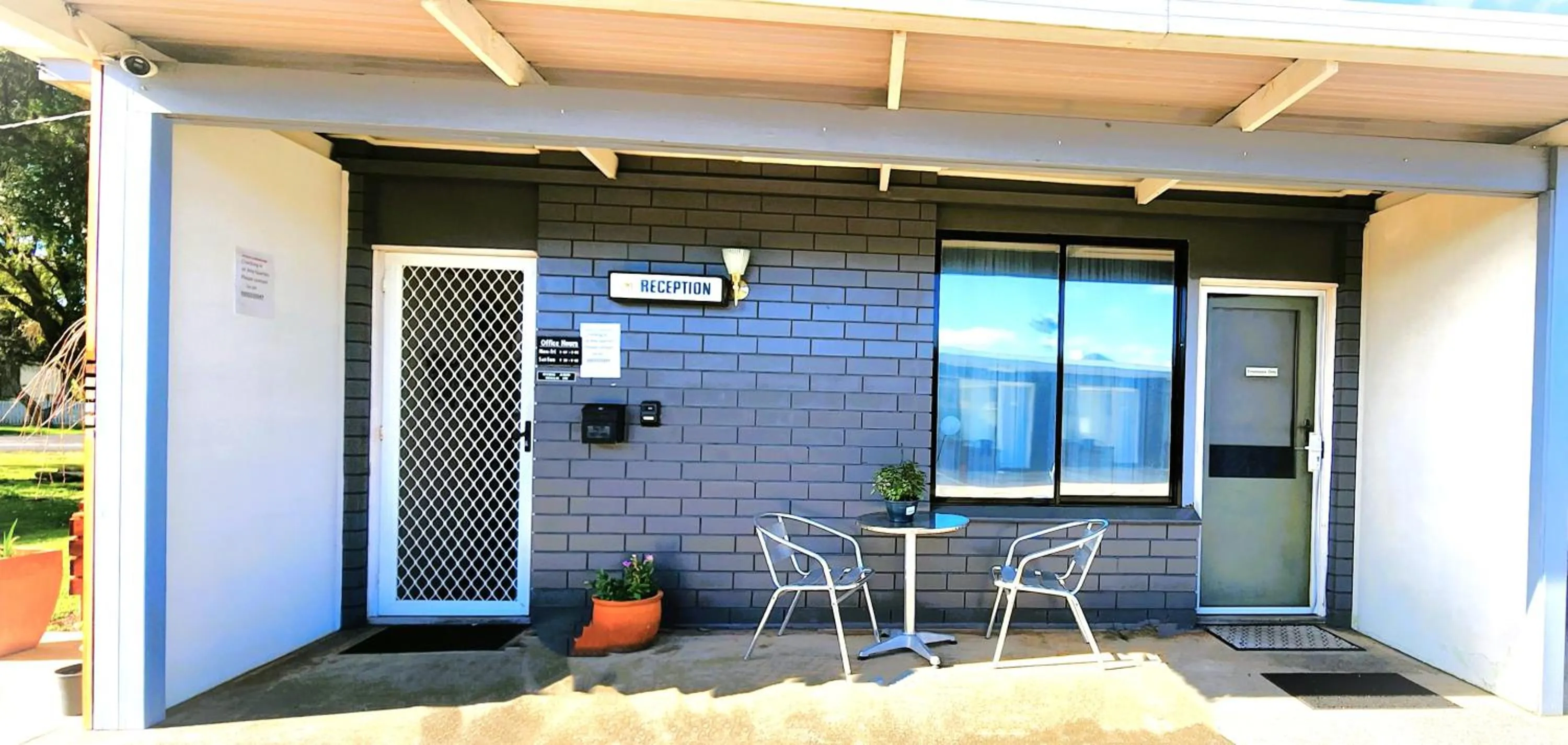 Facade/entrance in Admella Motel