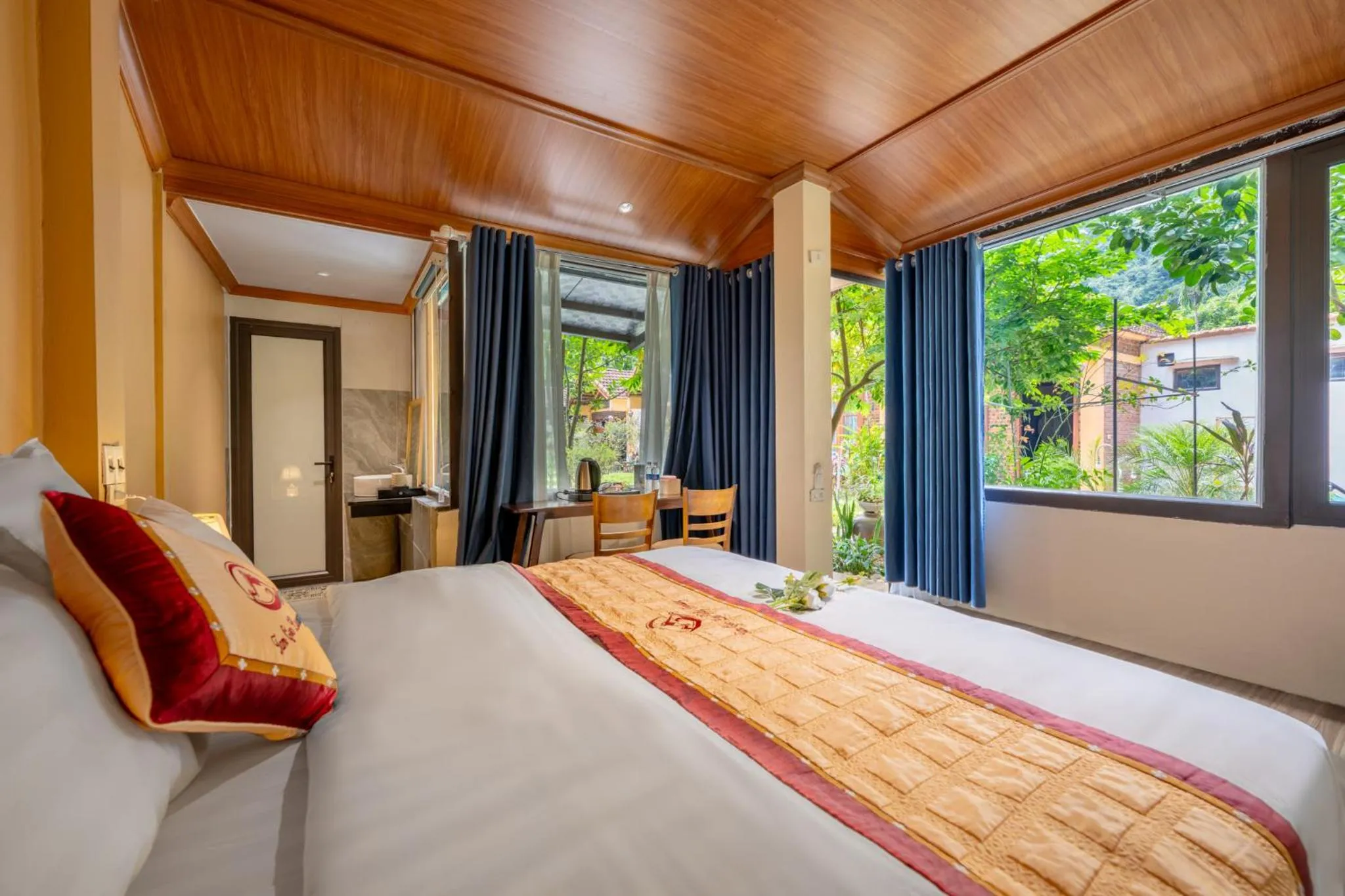 Photo of the whole room, Bed in Tam Coc Luxury Homestay