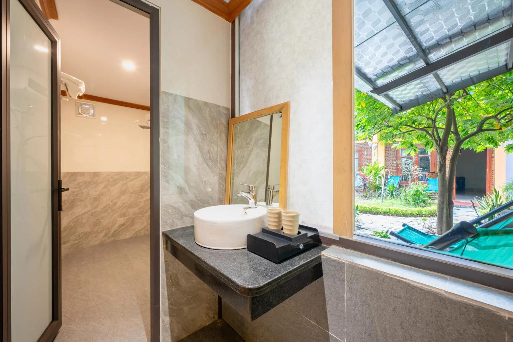 Shower in Tam Coc Luxury Homestay