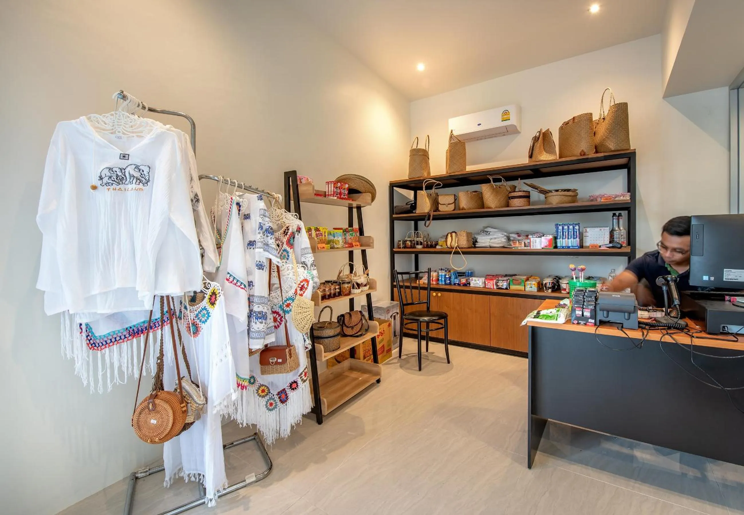 On-site shops in Beehive Boutique Hotel Phuket