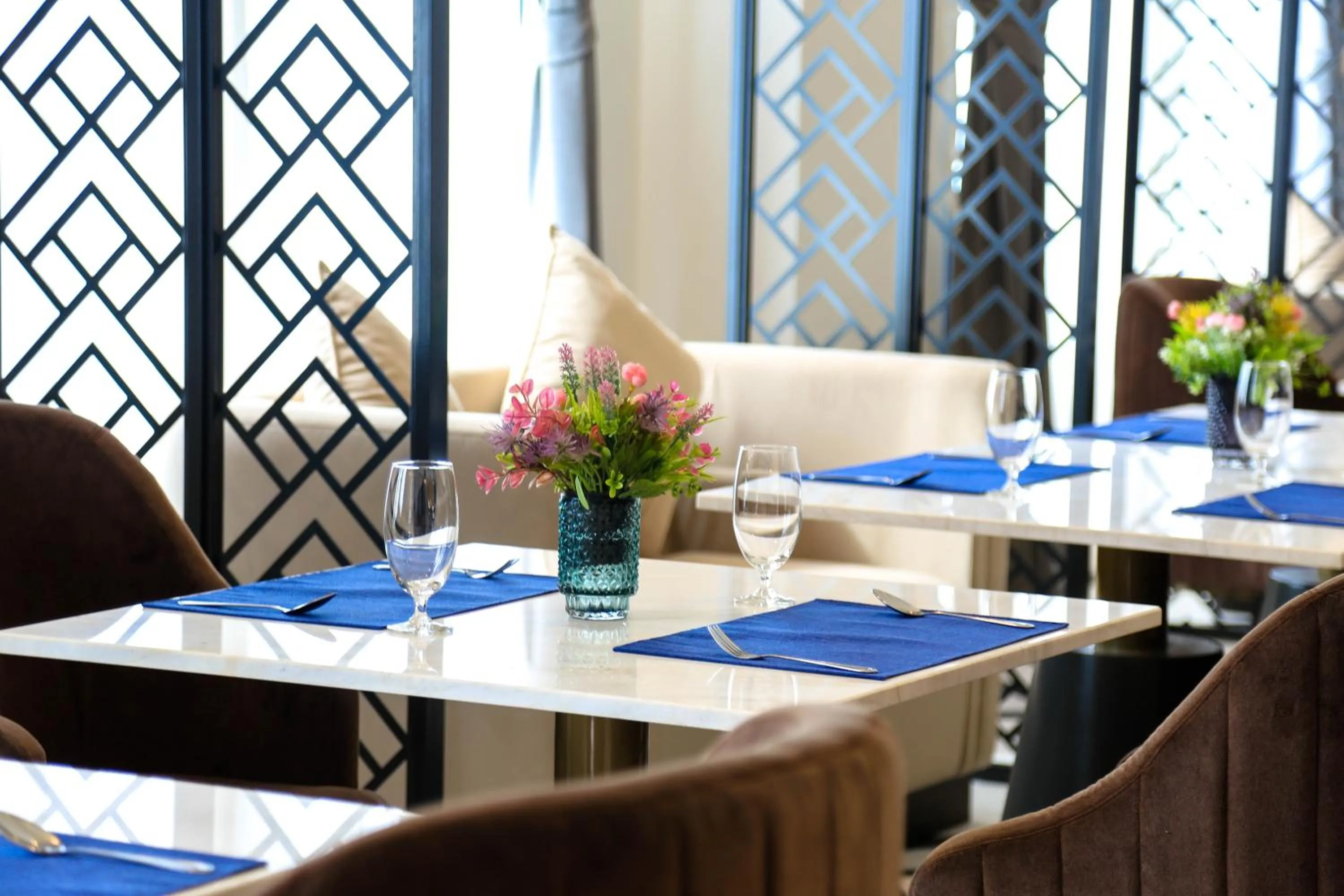 Restaurant/places to eat in Savan Resorts