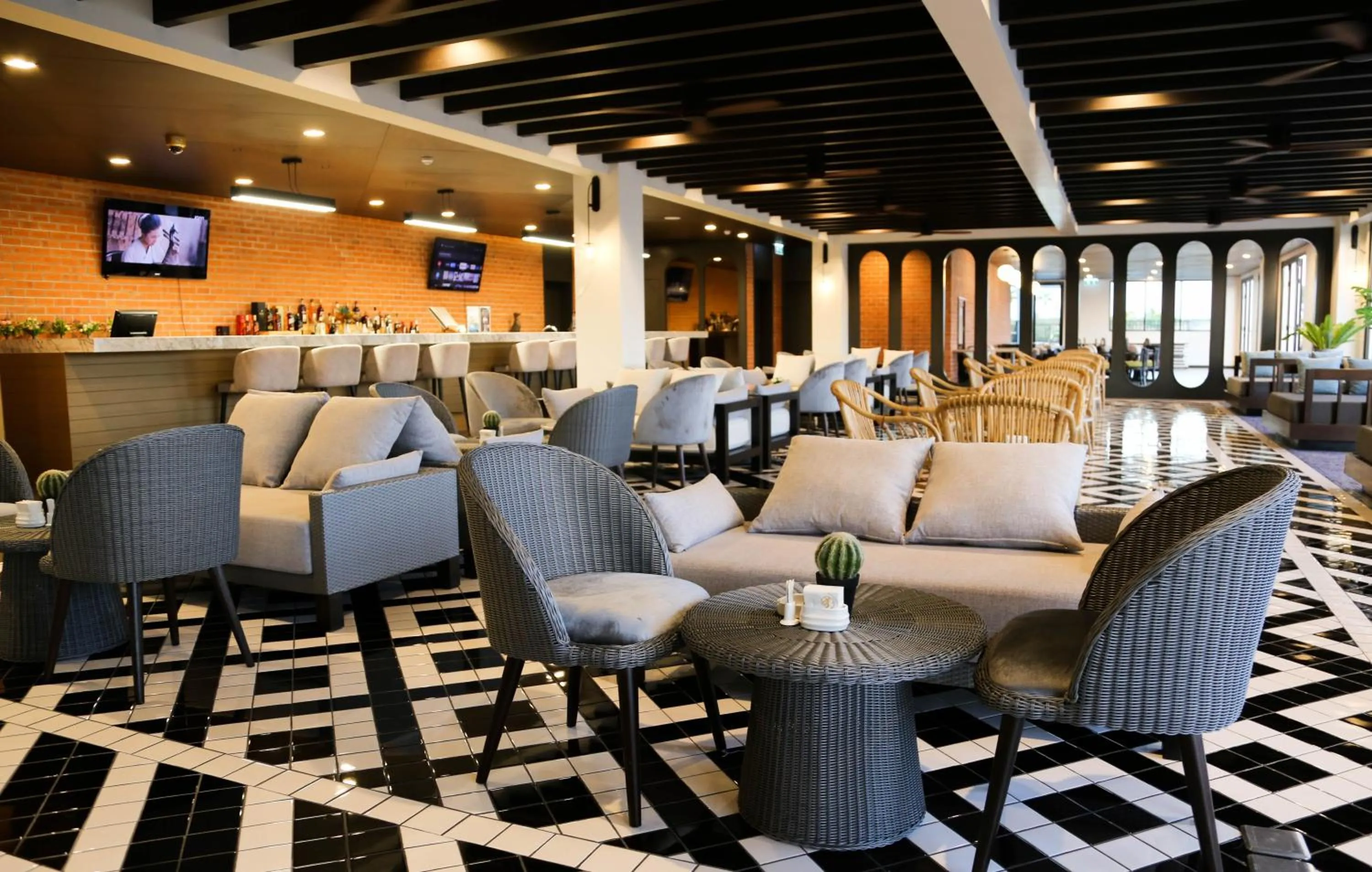 Restaurant/places to eat in Savan Resorts