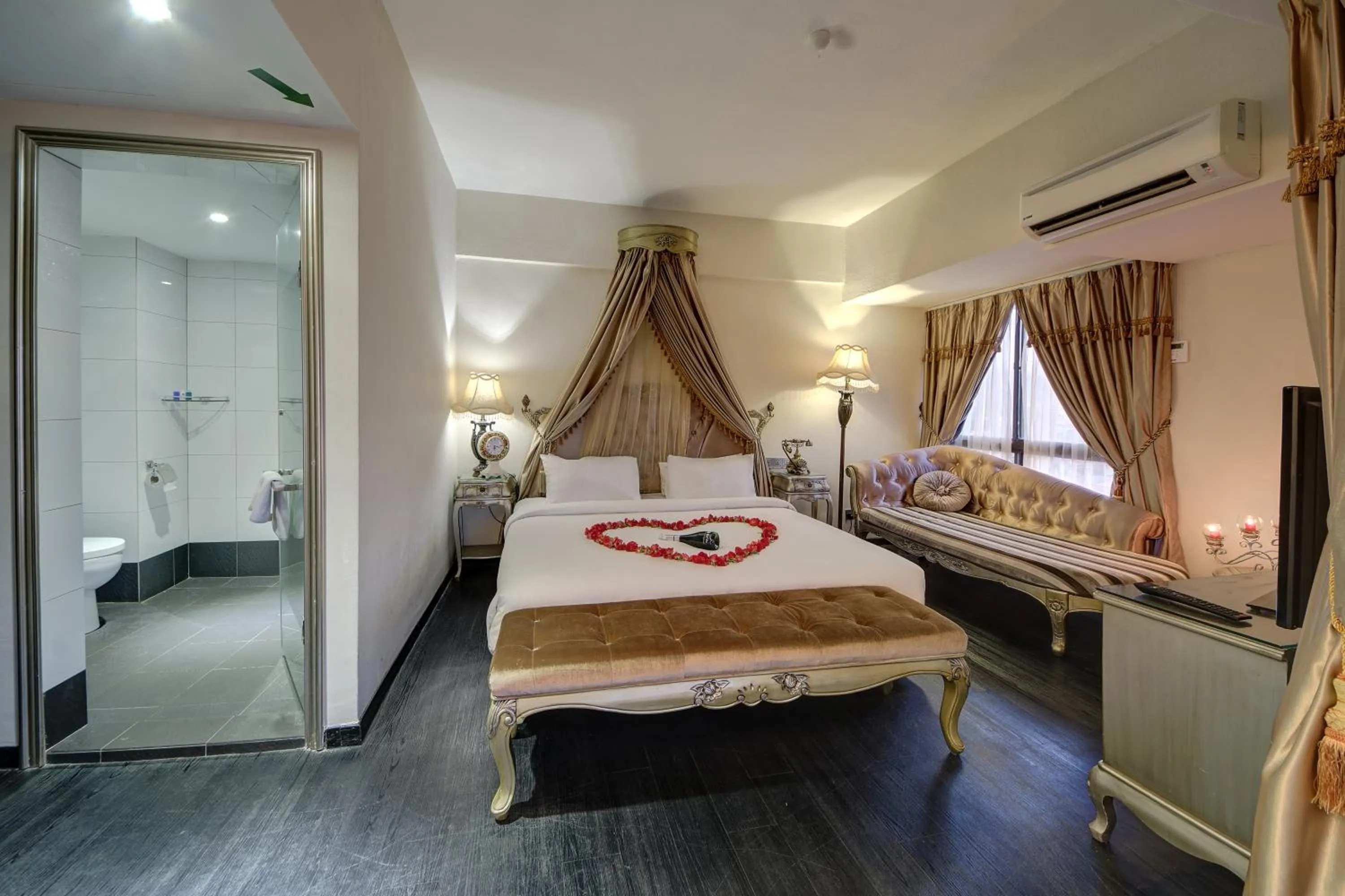 Bedroom, Bed in Arenaa Batik Boutique