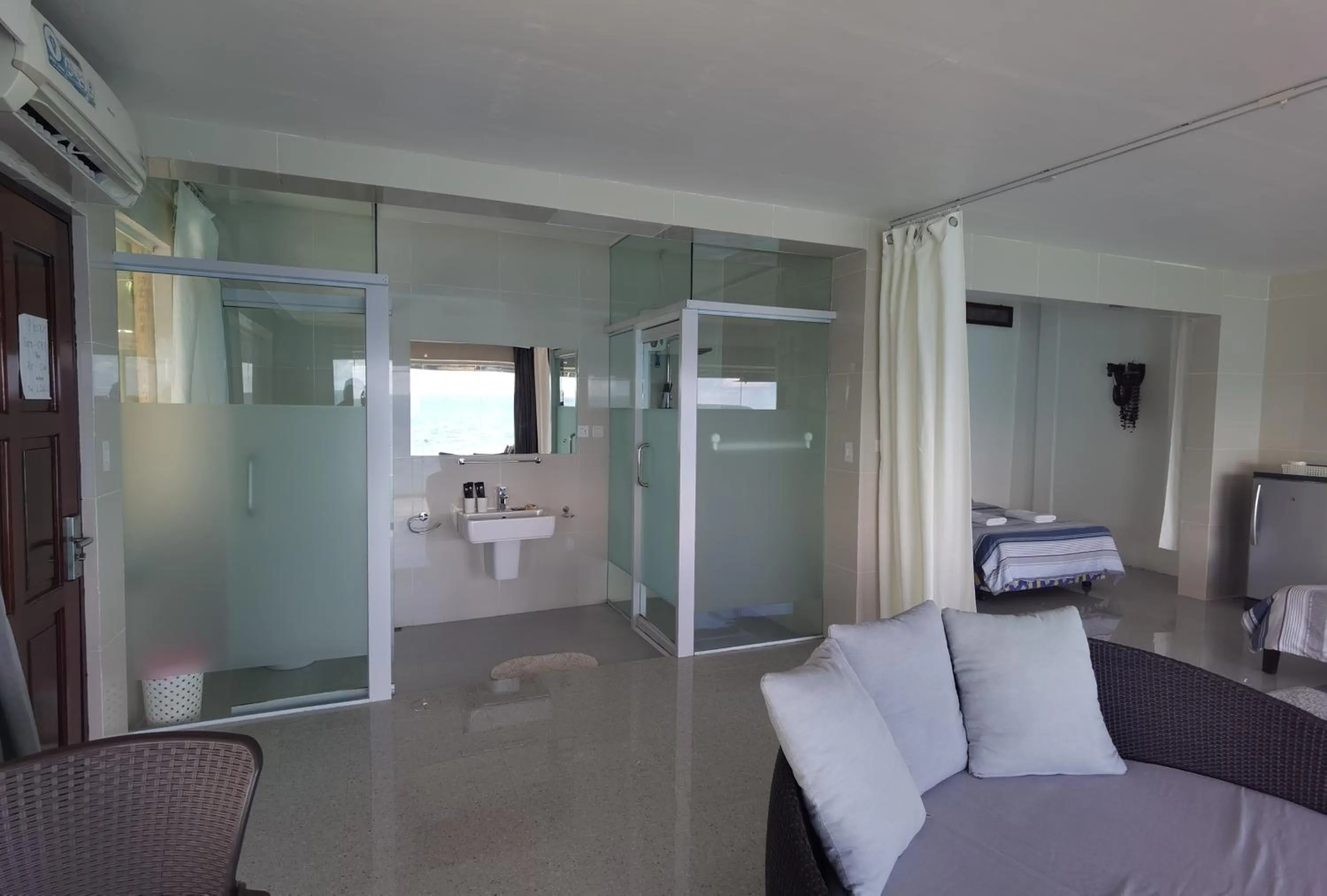 Shower in Jelly Sea Resort