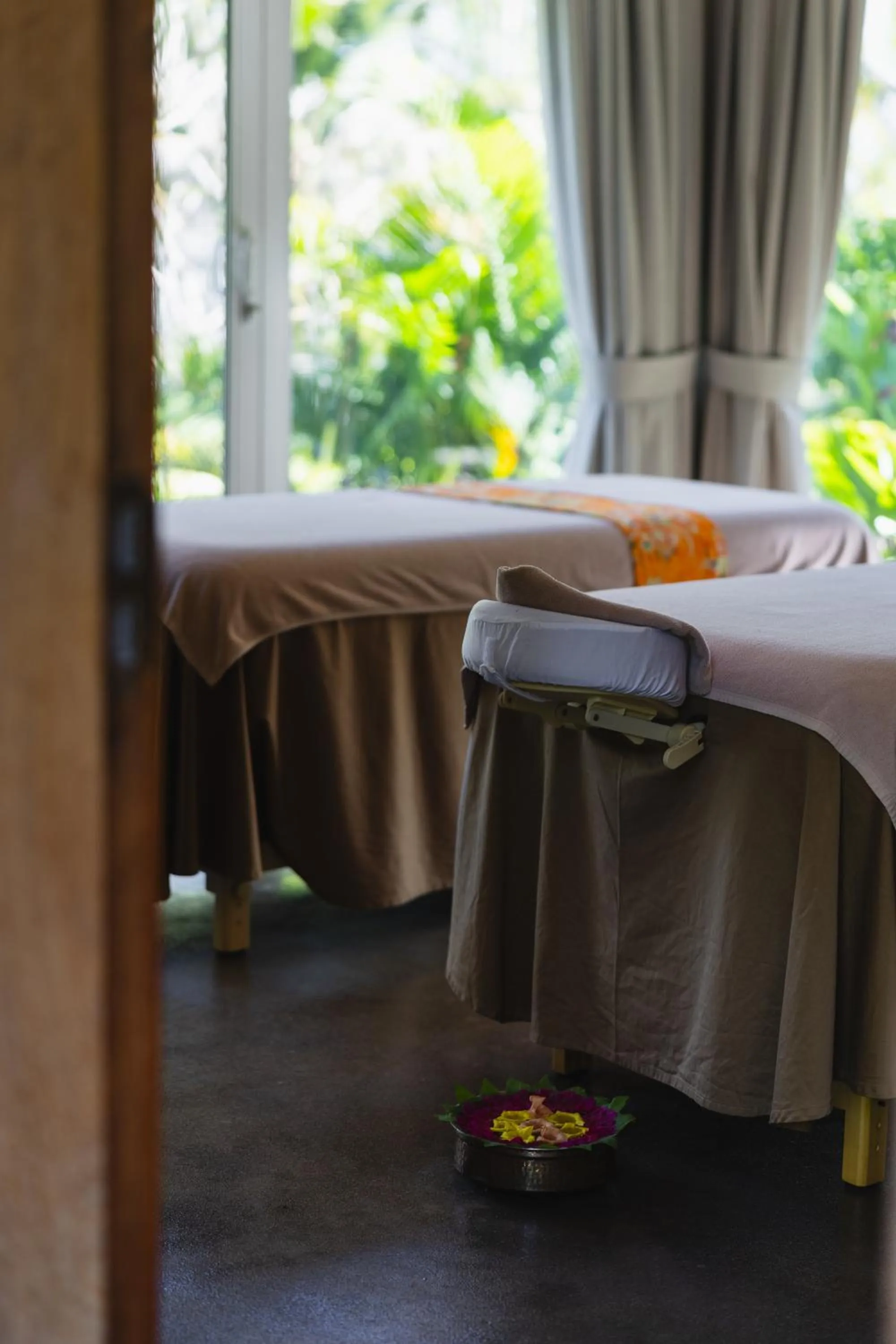 Massage, Bed in Farmhouse Resort & Spa