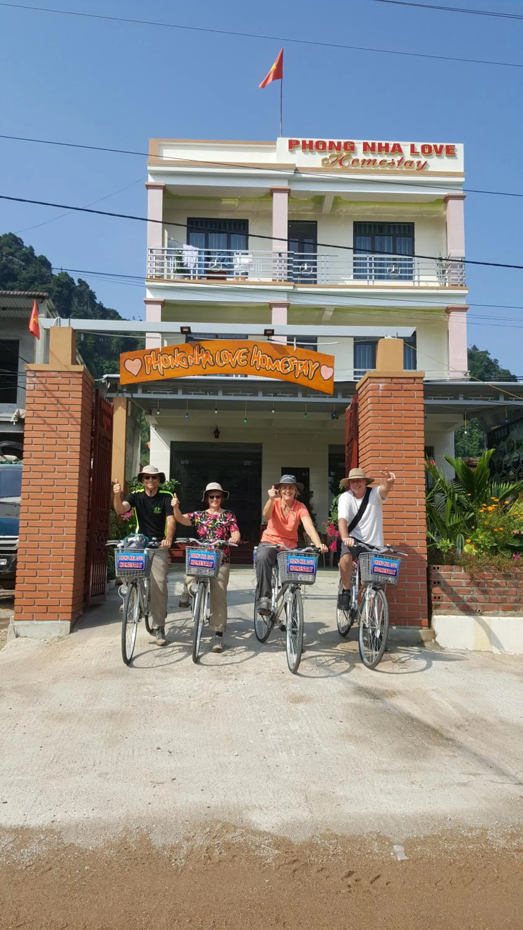 People in Phong Nha Love Homestay