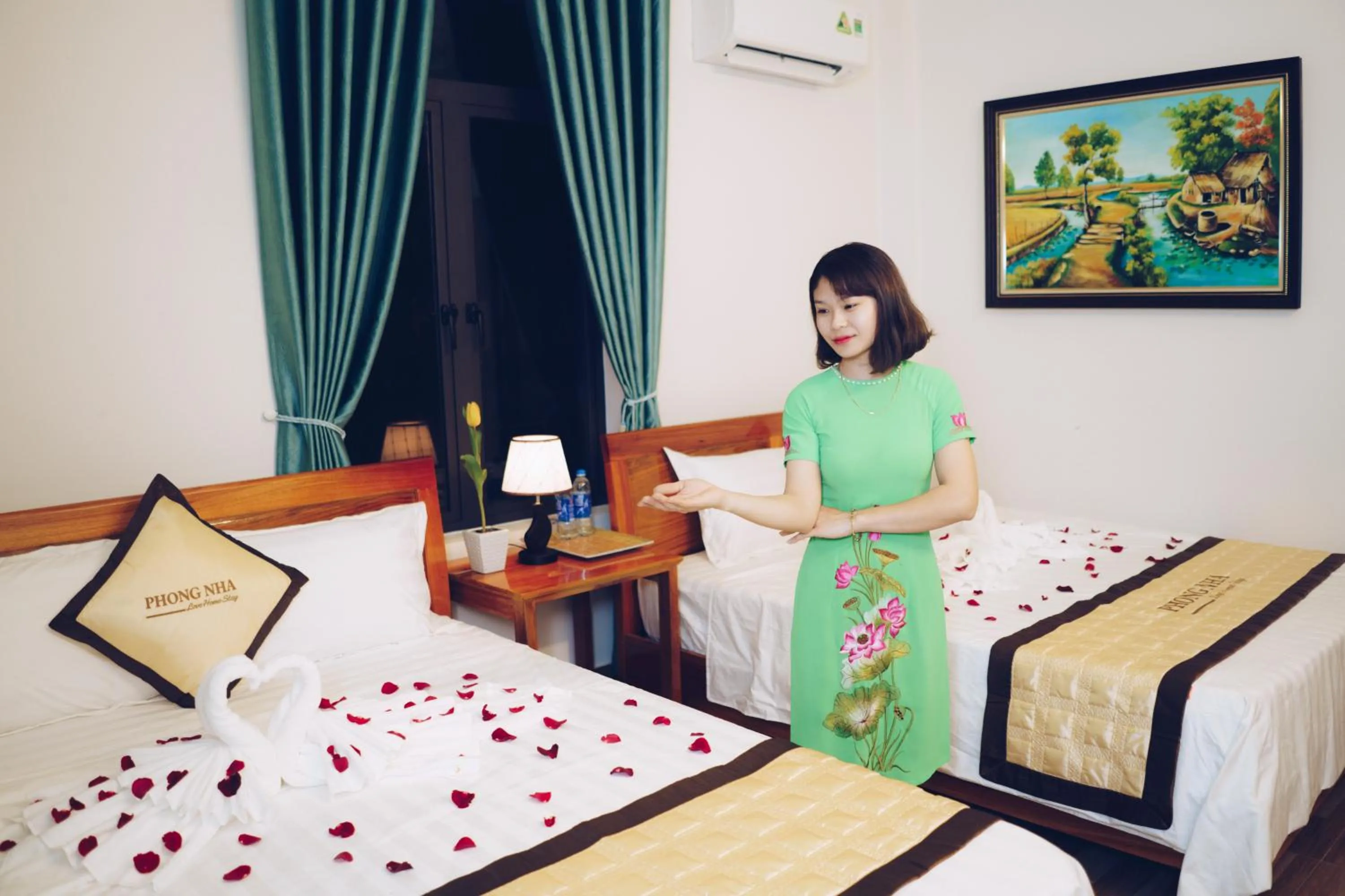 Staff, Bed in Phong Nha Love Homestay