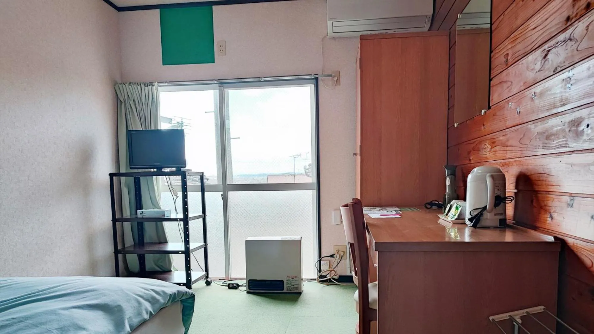 Photo of the whole room, Bed in Hotel Frontier