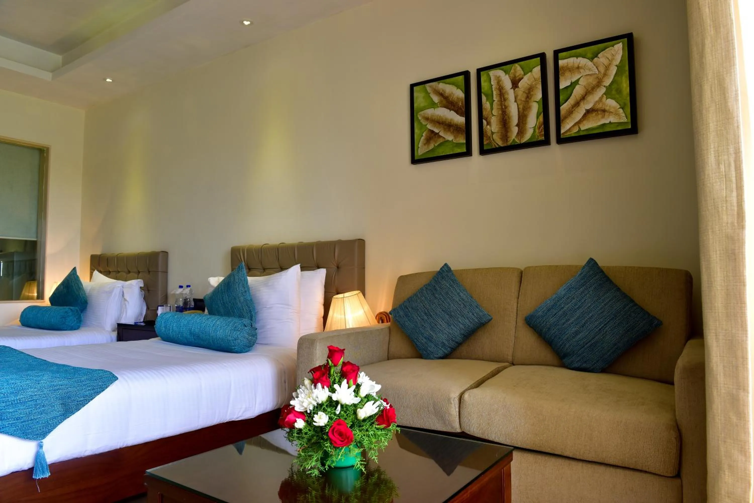 Photo of the whole room in Golden Tulip Candolim, Goa