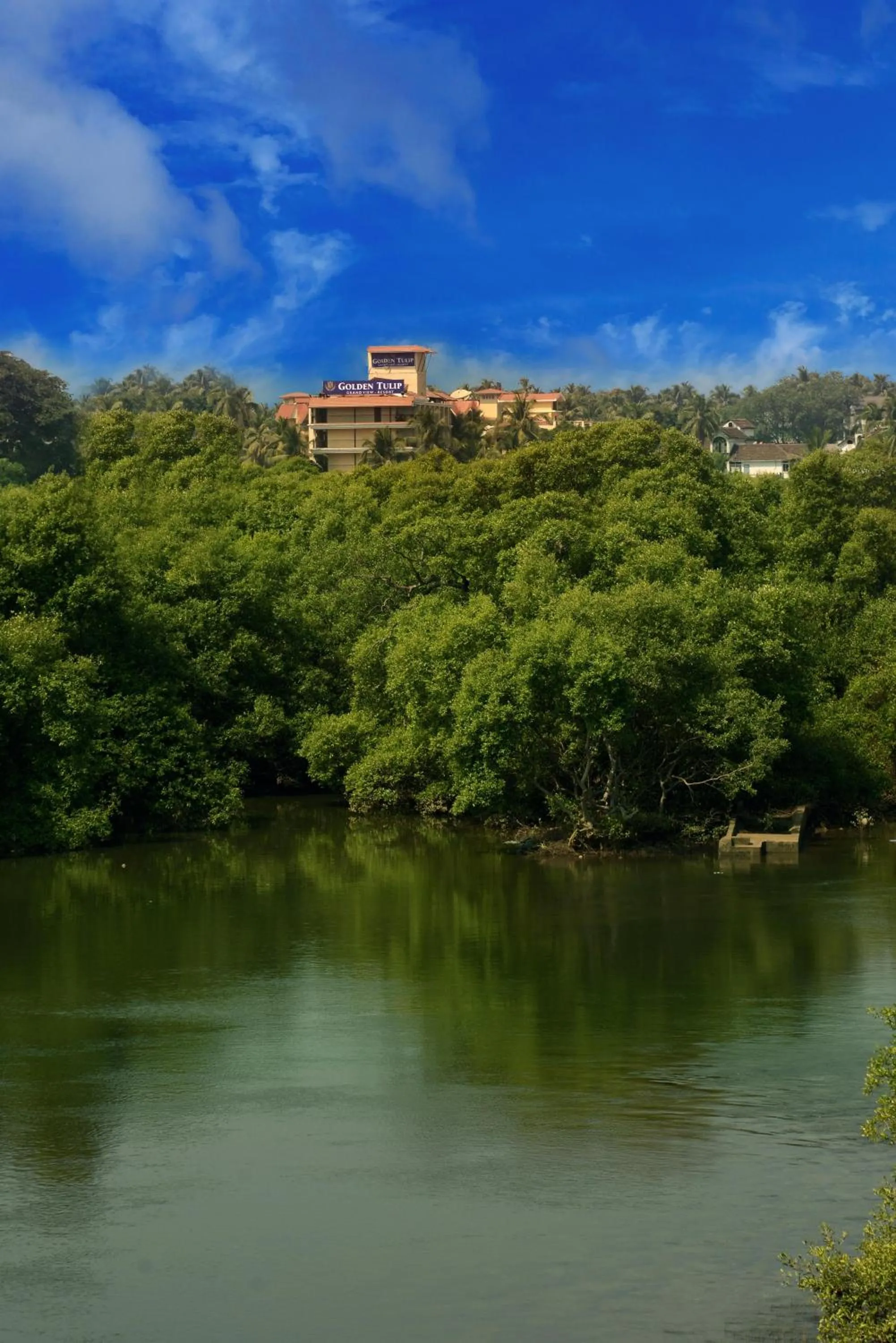 Facade/entrance in Golden Tulip Candolim, Goa