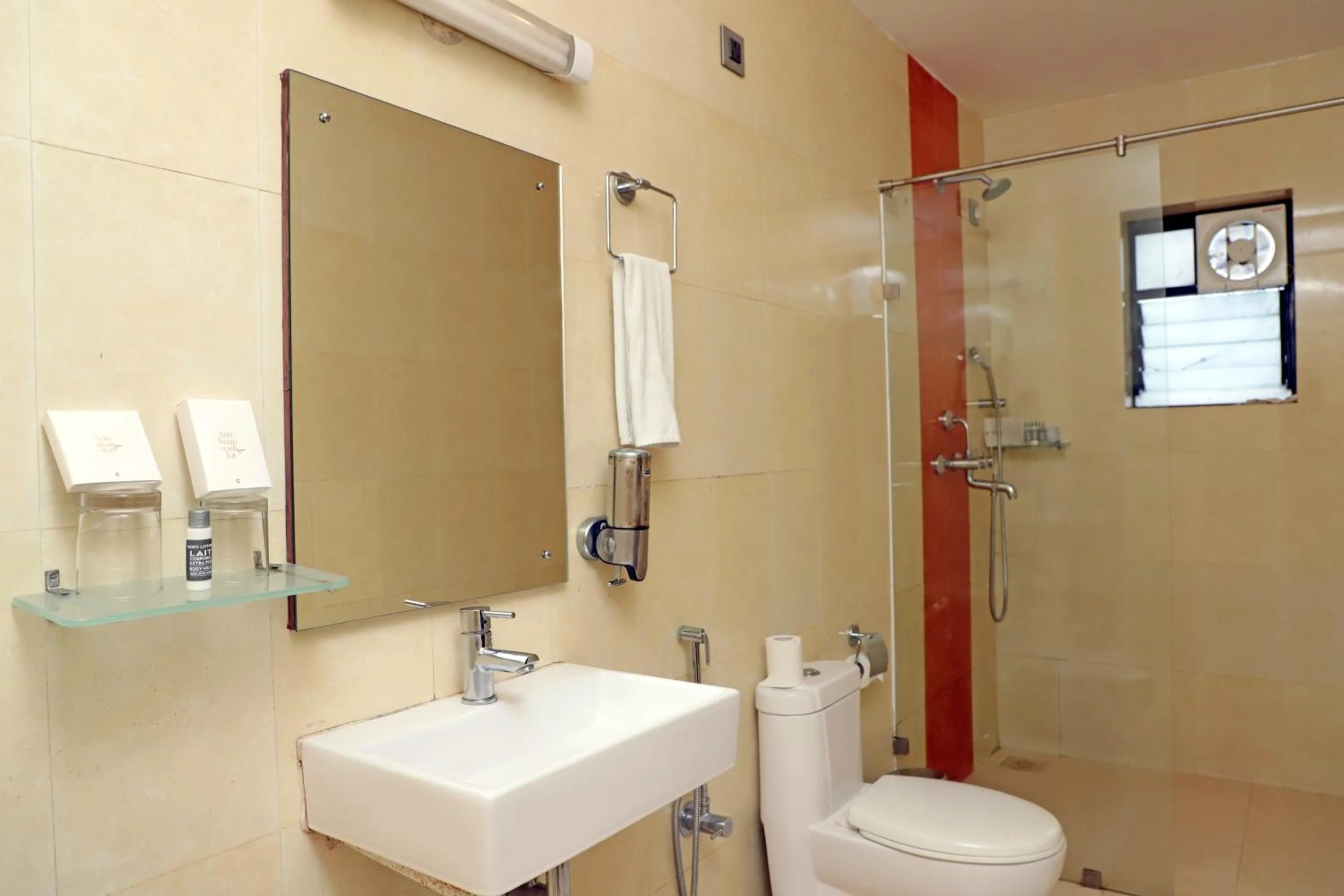 Shower in Golden Tulip Candolim, Goa