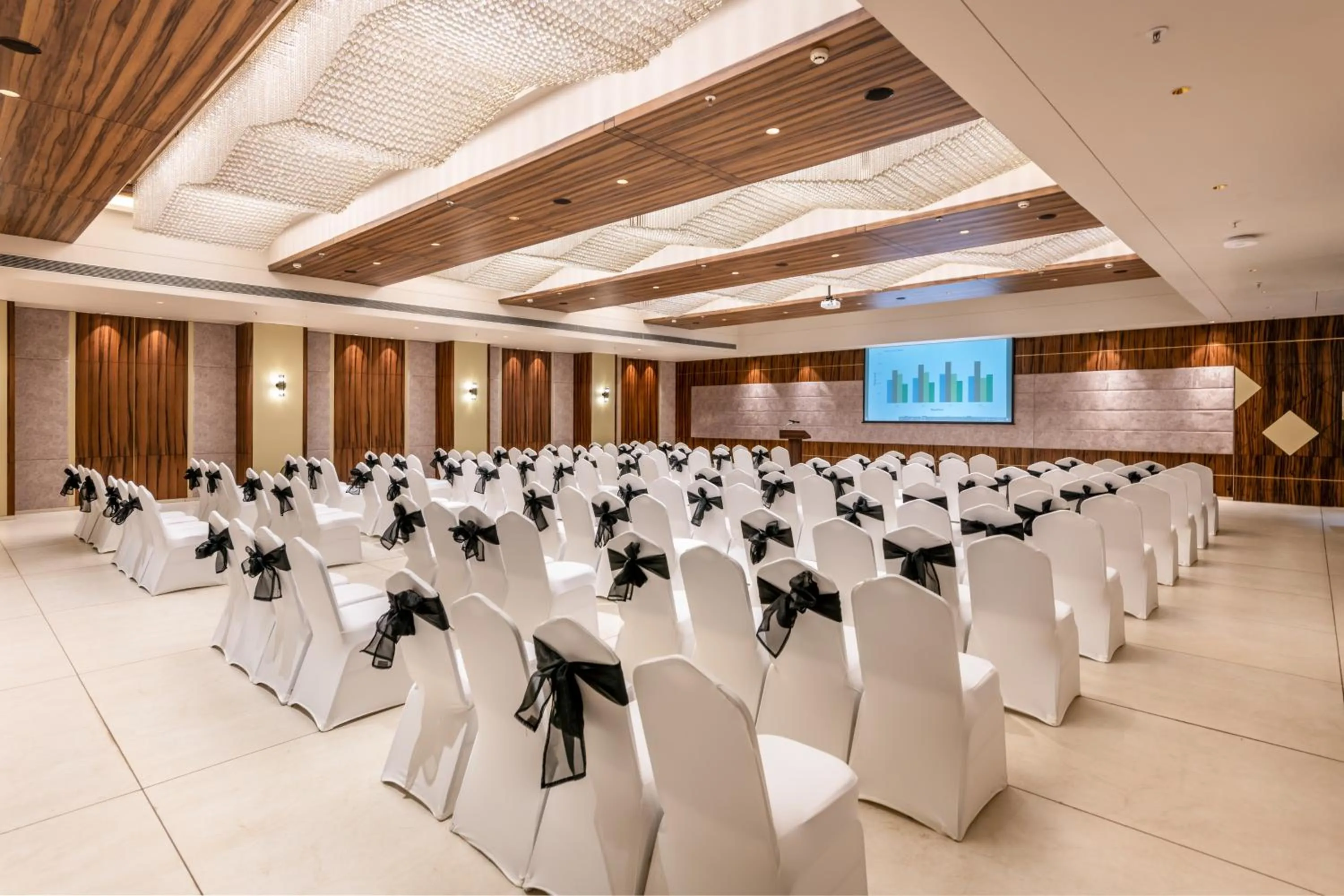 Banquet/Function facilities in Golden Tulip Candolim, Goa