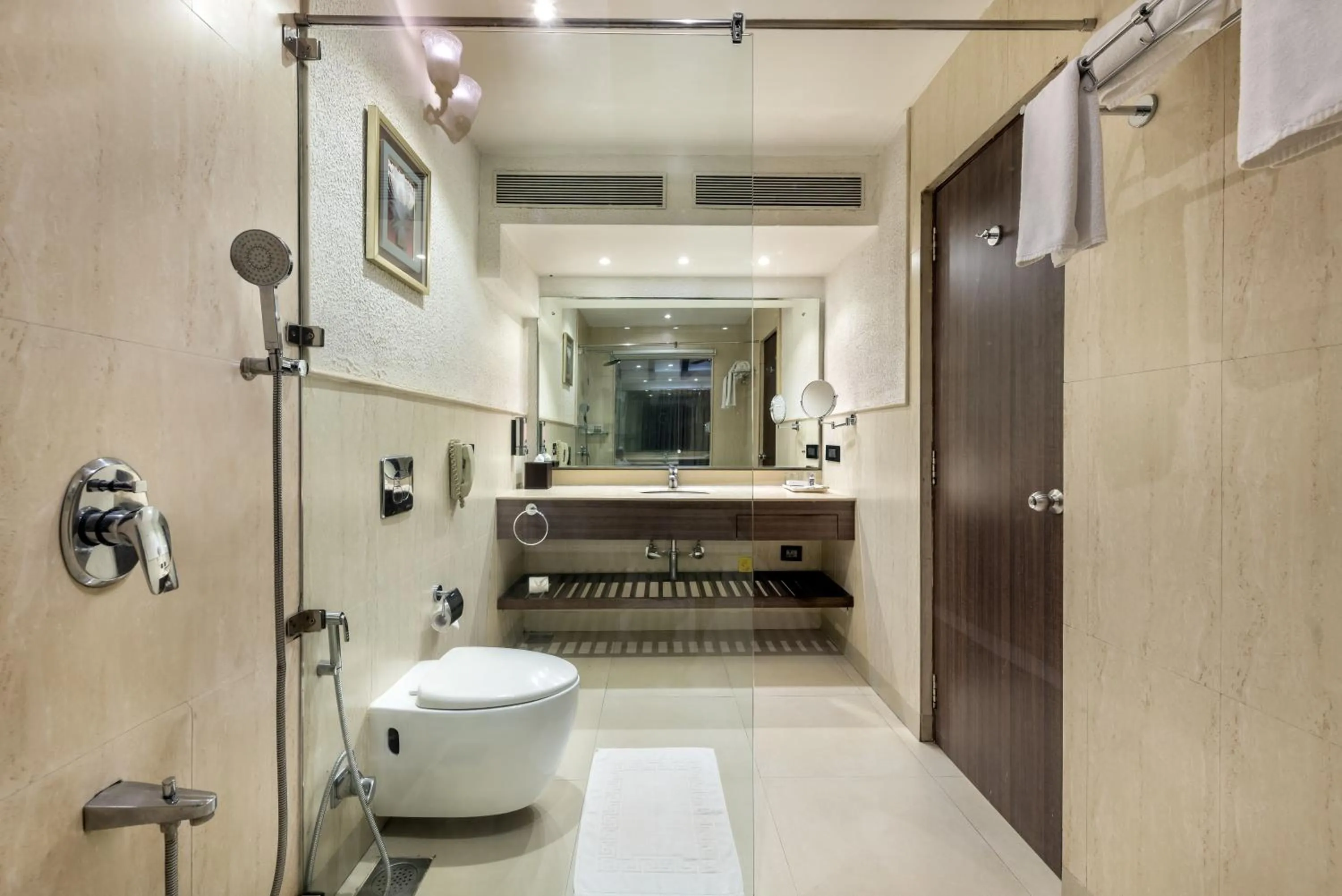 Bathroom in Golden Tulip Candolim, Goa