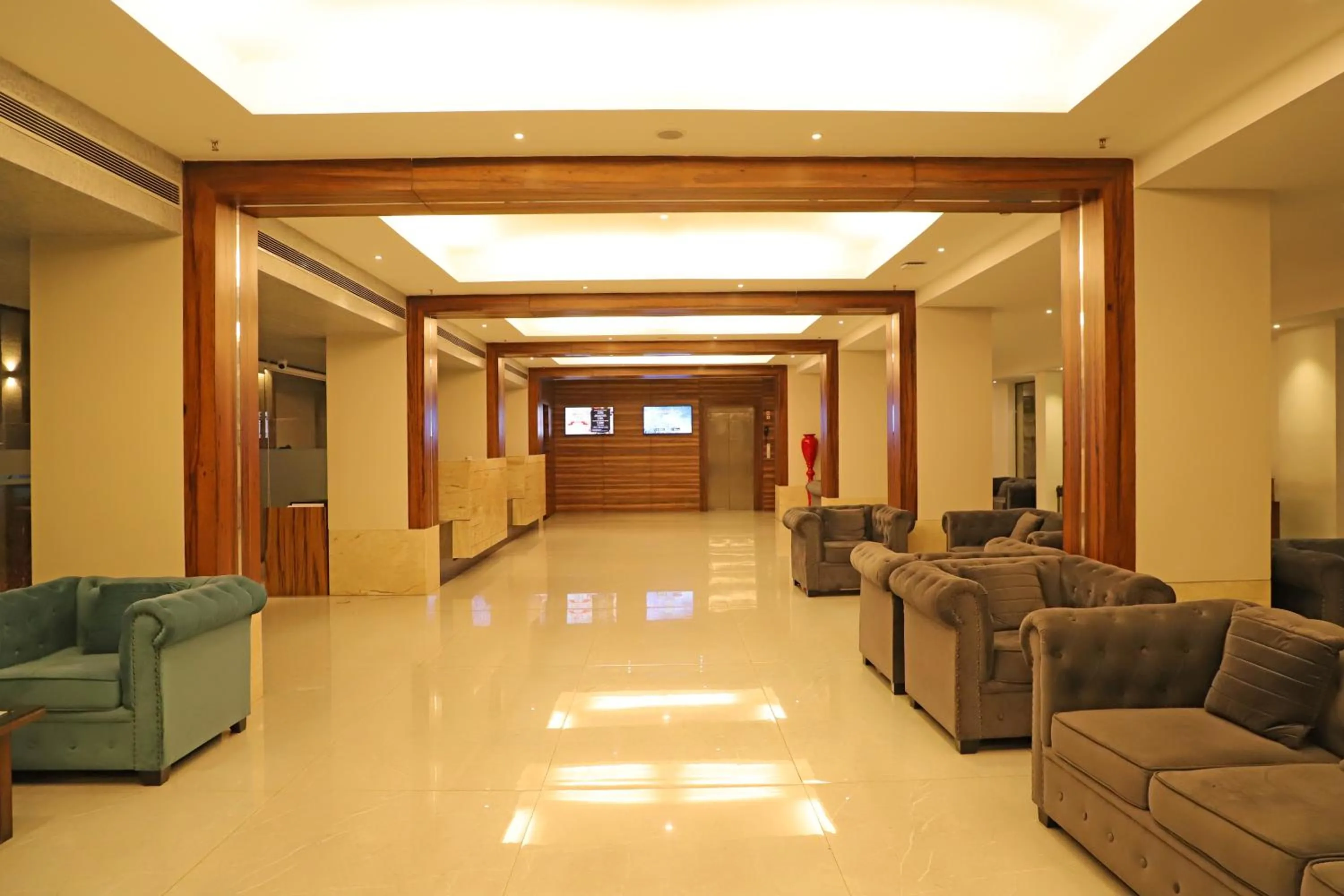 Lobby or reception in Golden Tulip Candolim, Goa