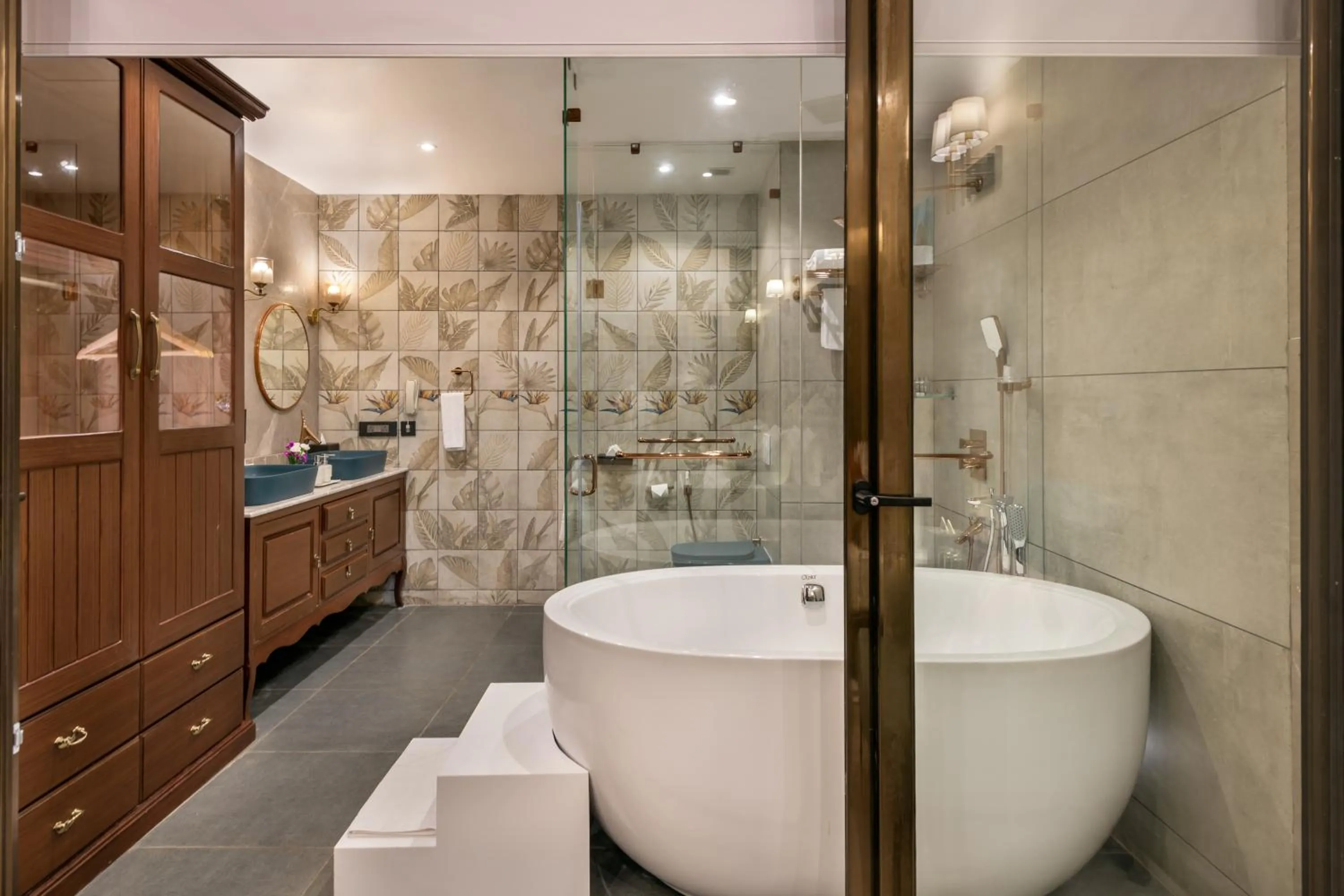 Bathroom in Golden Tulip Candolim, Goa