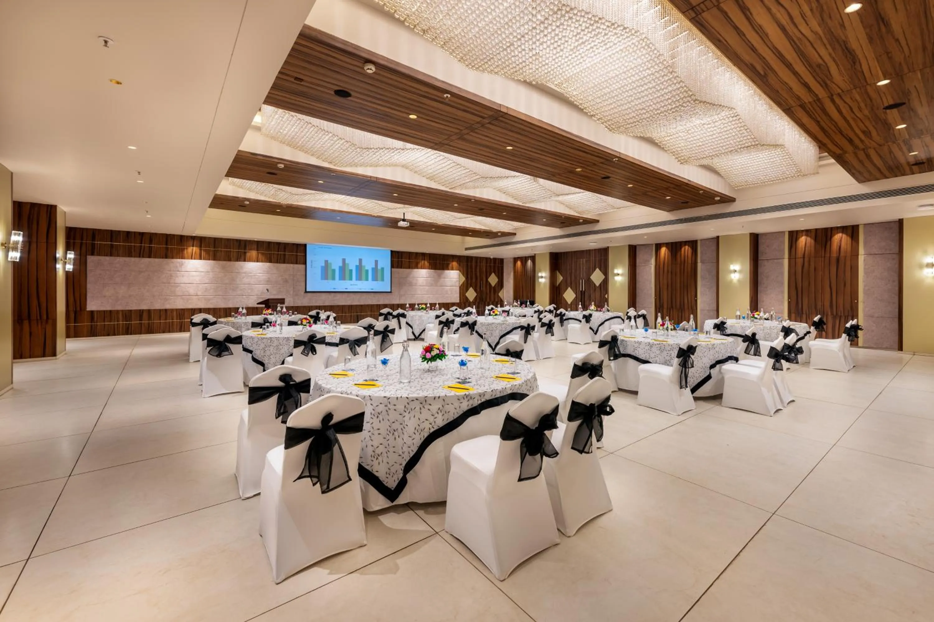 Banquet/Function facilities in Golden Tulip Candolim, Goa