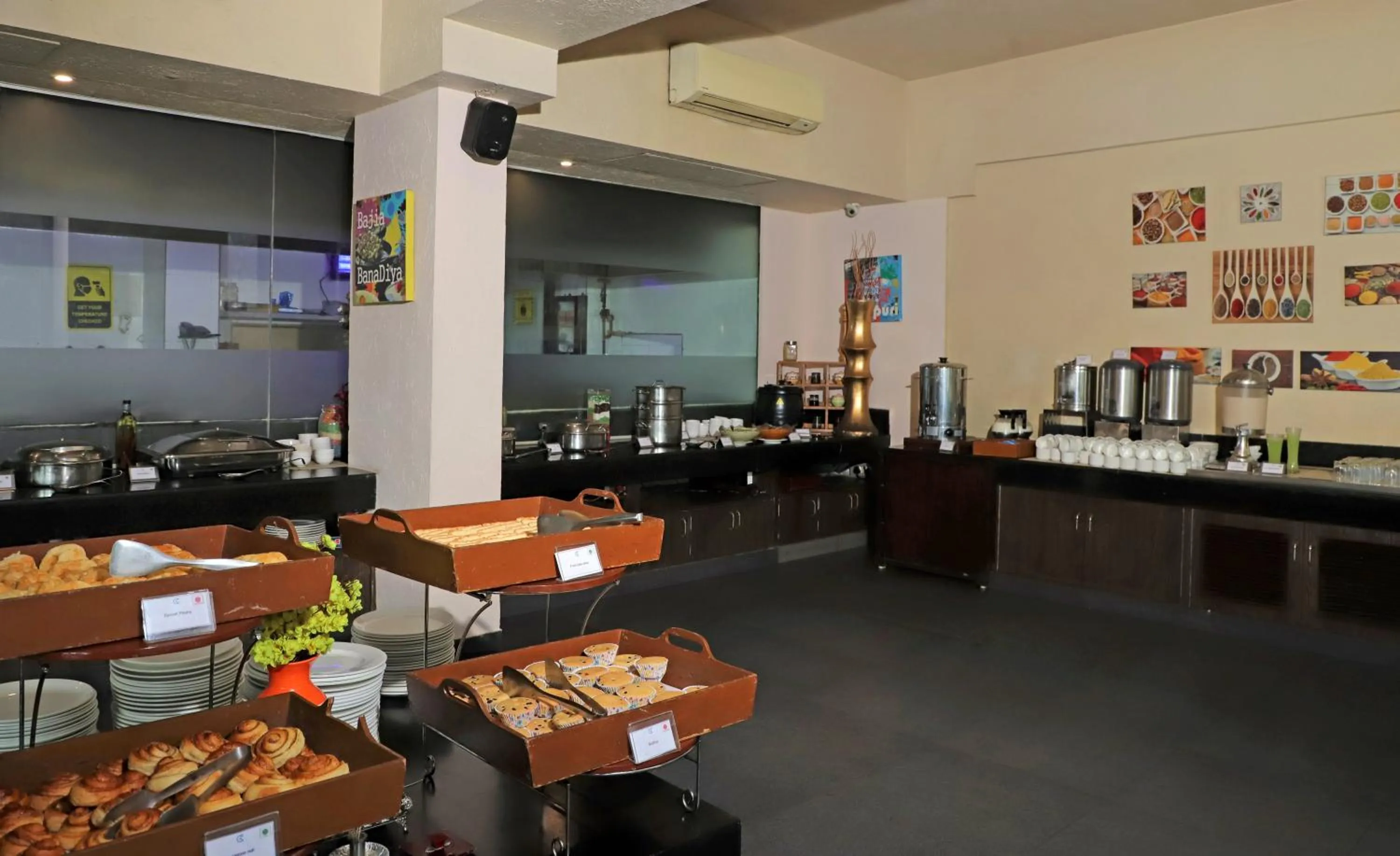 Buffet breakfast in Golden Tulip Candolim, Goa