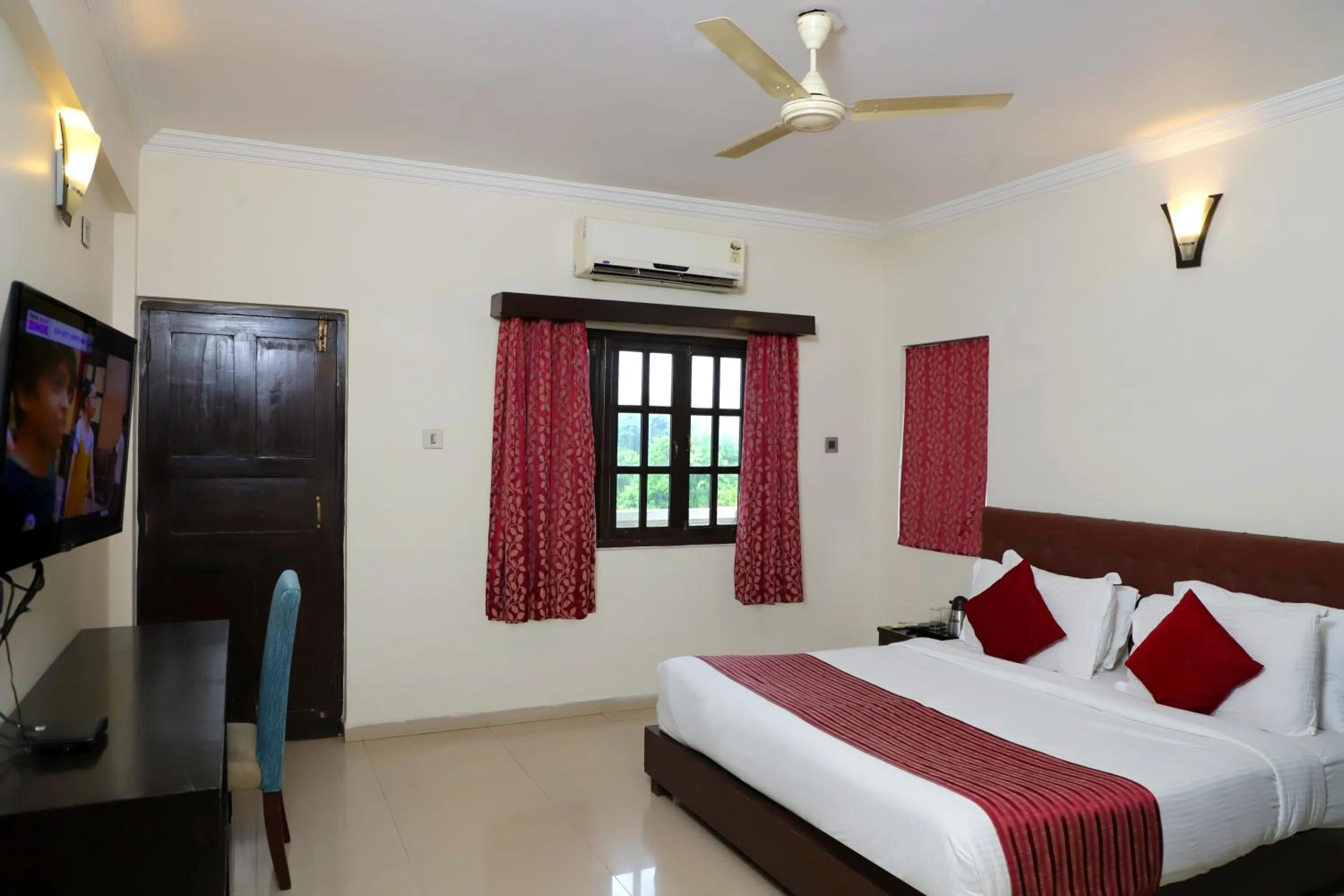 Bed in Golden Tulip Candolim, Goa