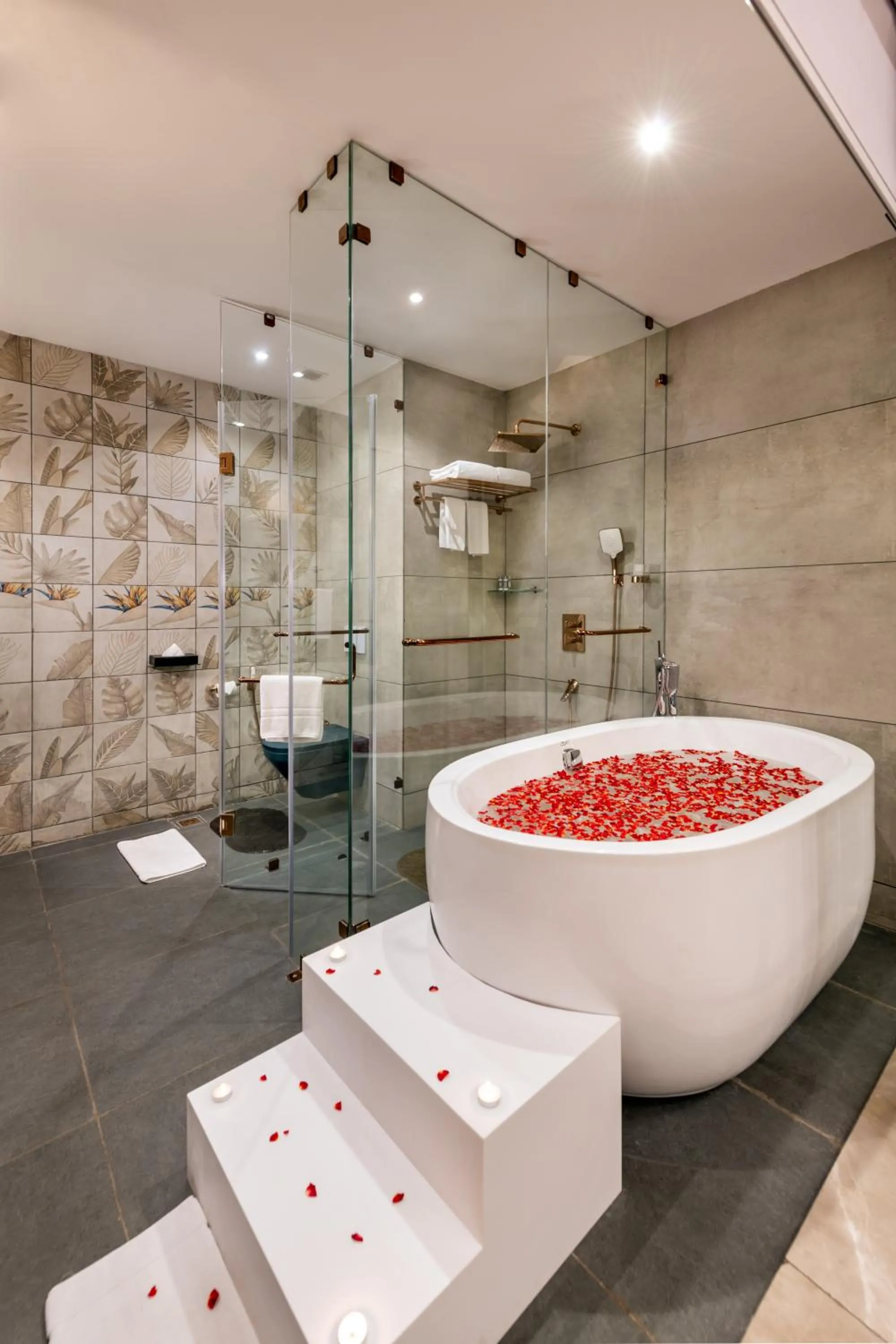 Bathroom in Golden Tulip Candolim, Goa