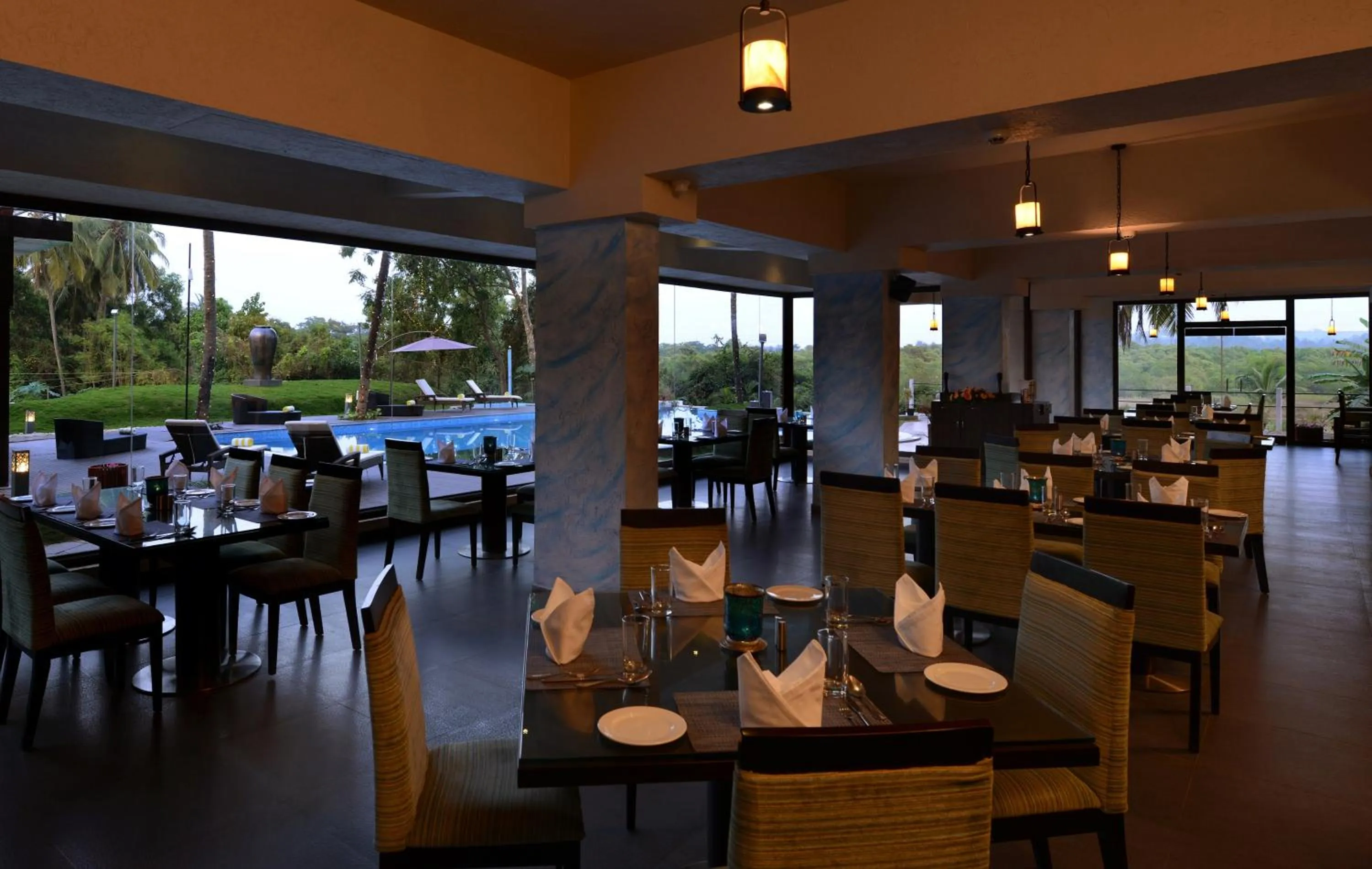 Restaurant/places to eat in Golden Tulip Candolim, Goa