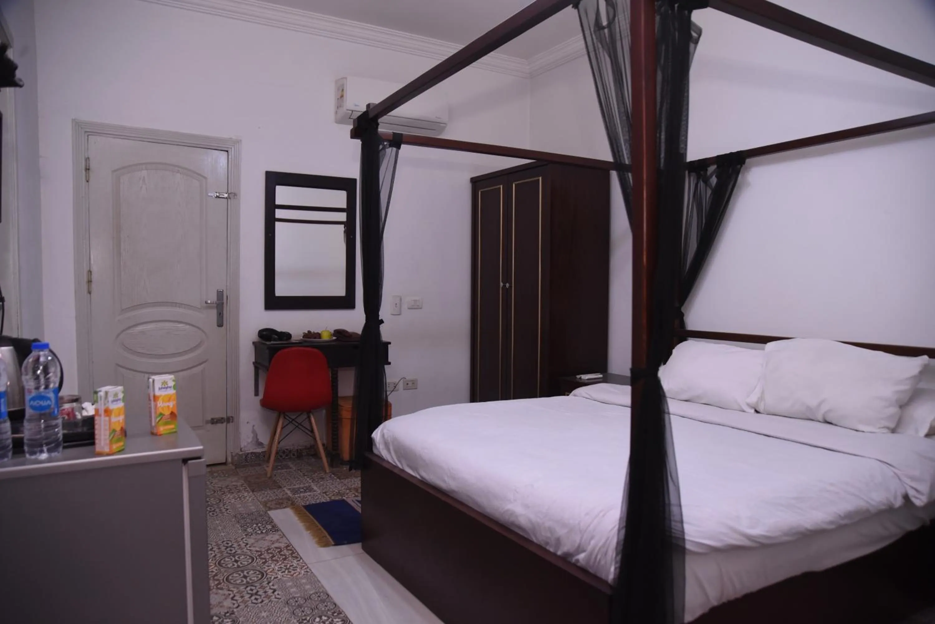 Bed in Arabian Nights Pyramids Guesthouse