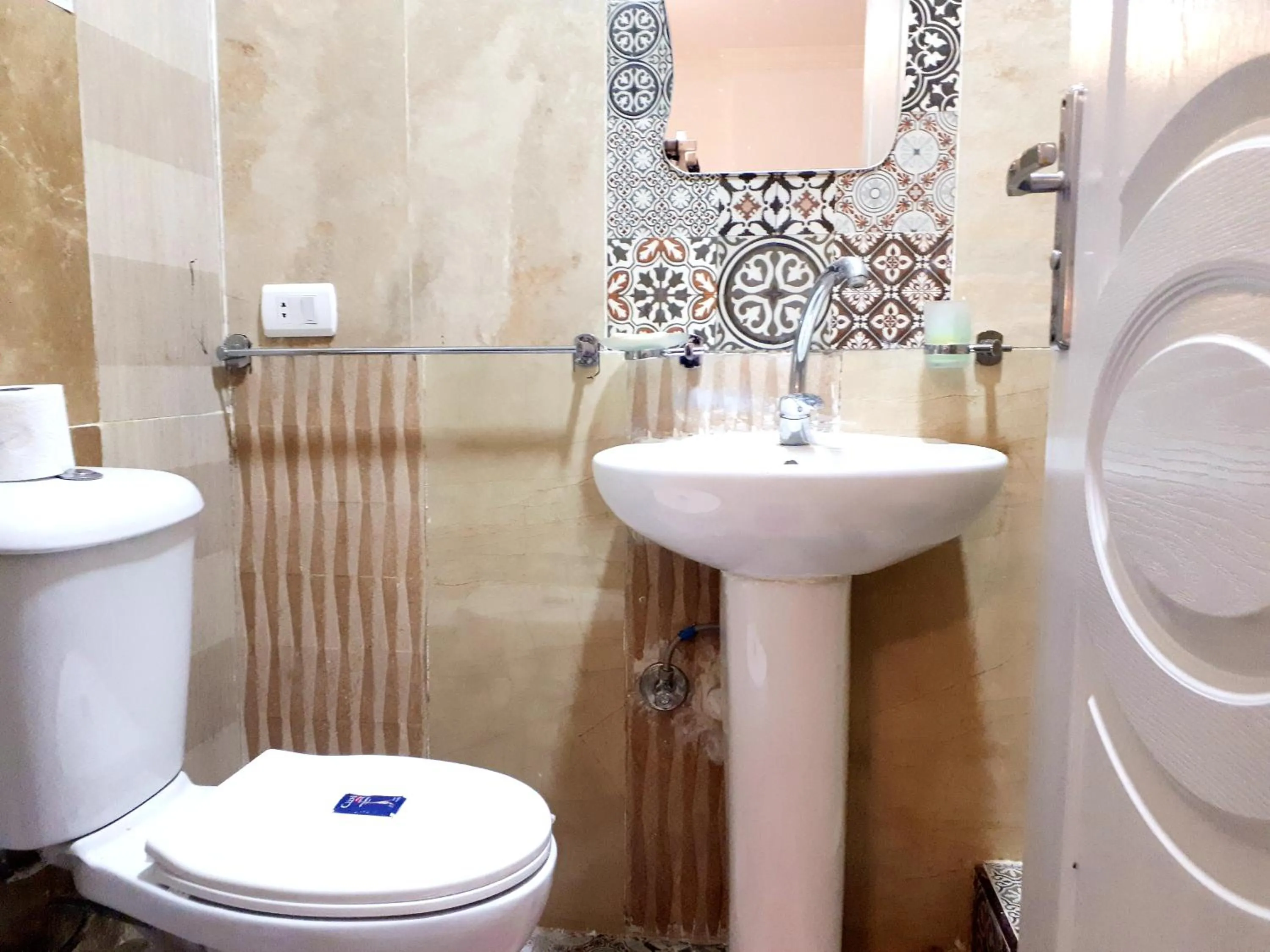 Bathroom in Arabian Nights Pyramids Guesthouse