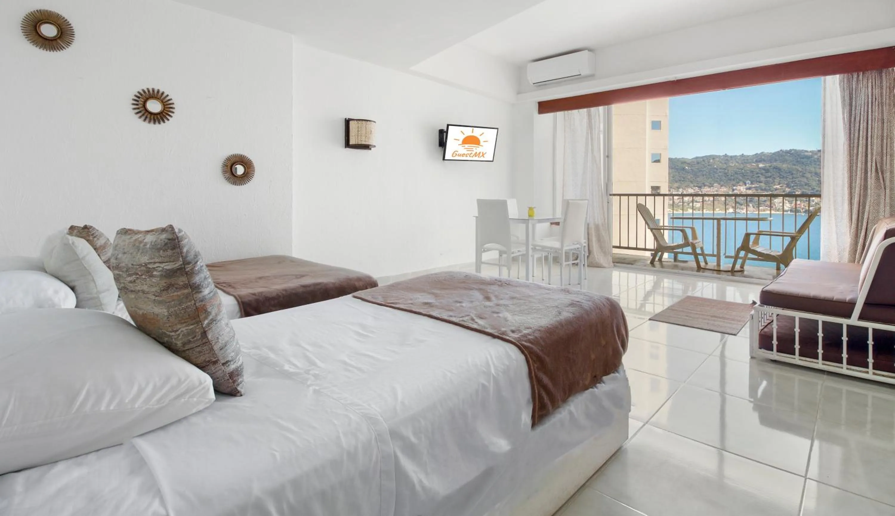 Balcony/Terrace, Bed in Suites Torres Gemelas VIP
