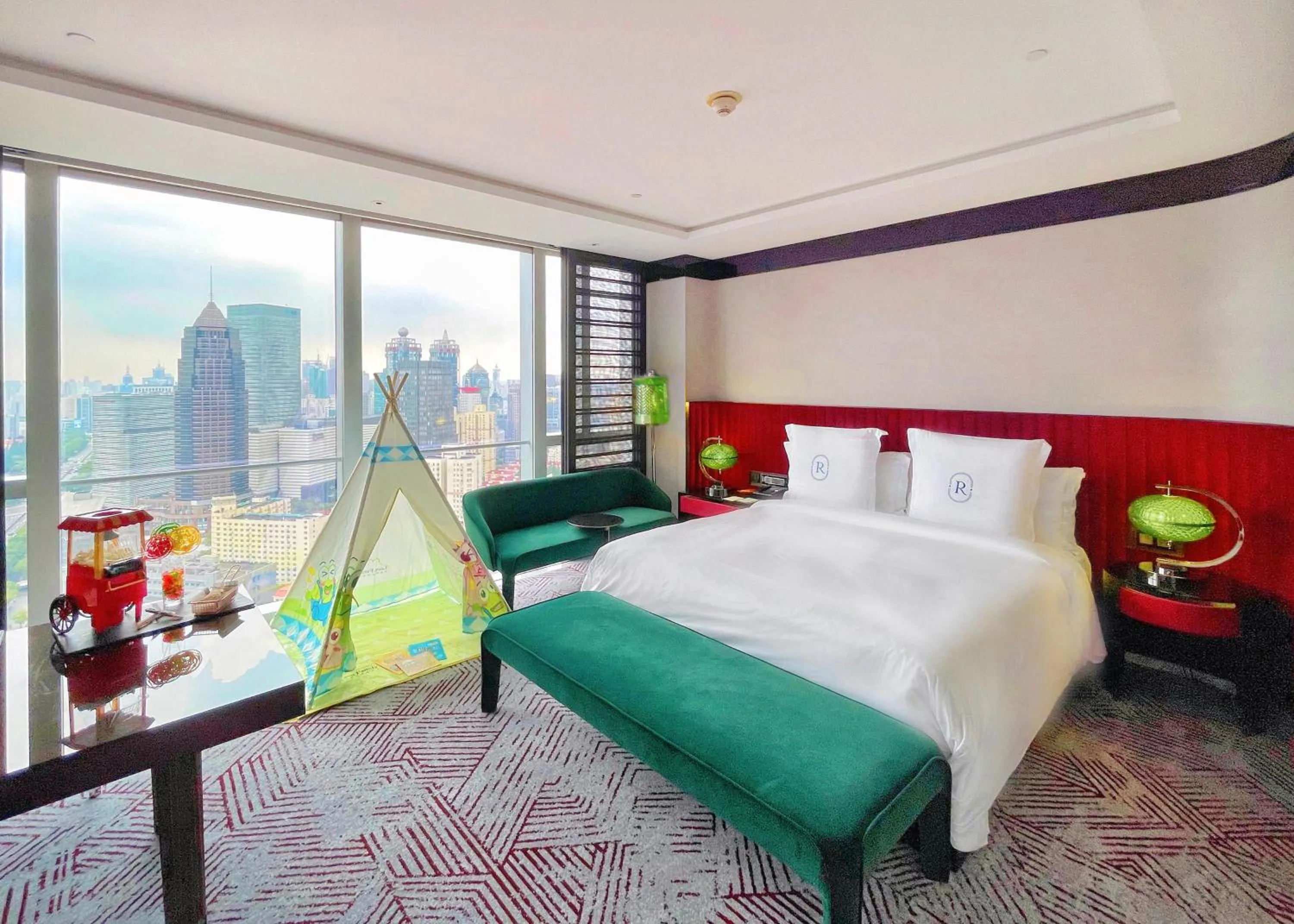 Bed in Regent Shanghai Pudong