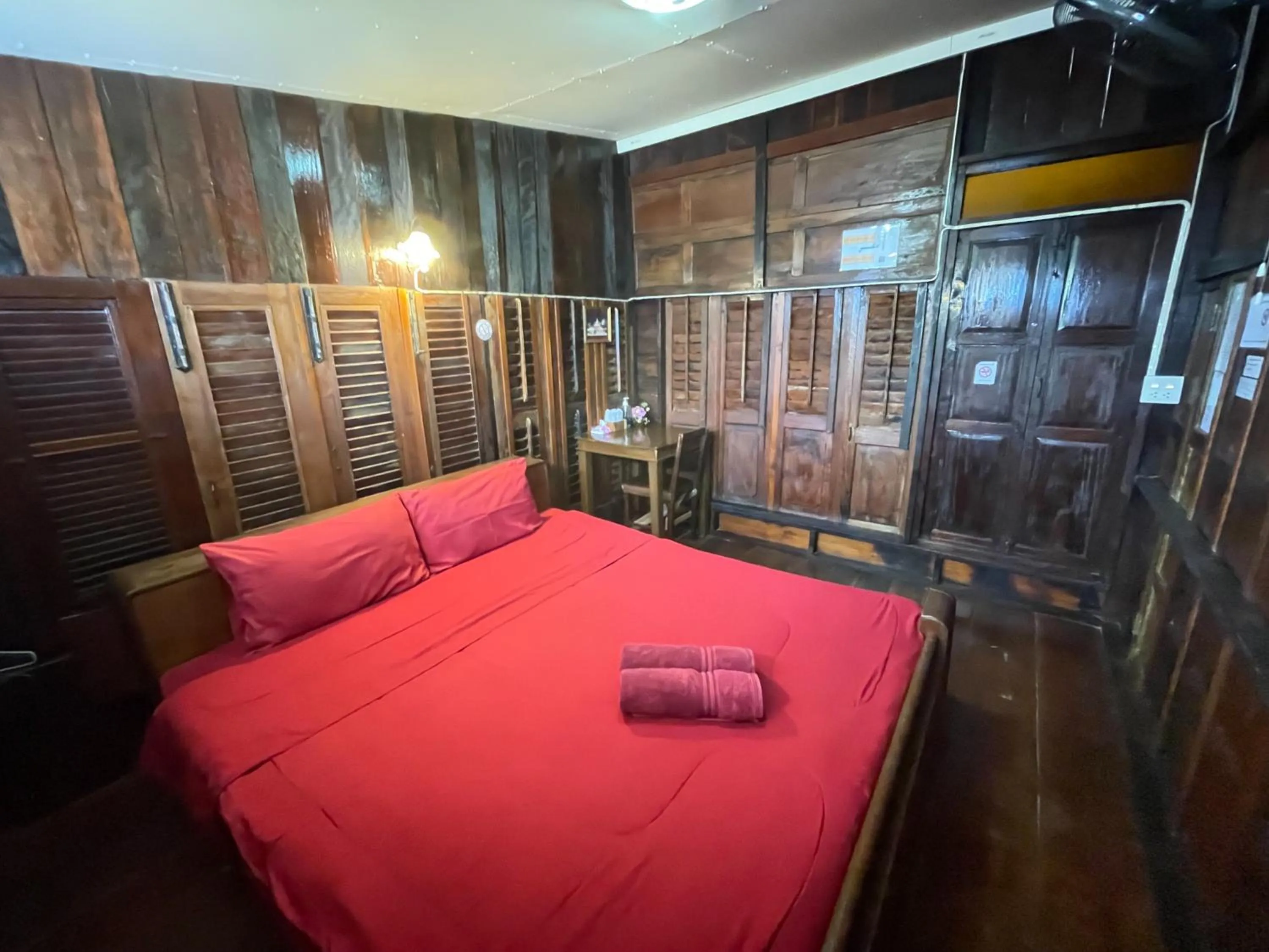 Photo of the whole room, Bed in Baan Are Gong Riverside Homestay
